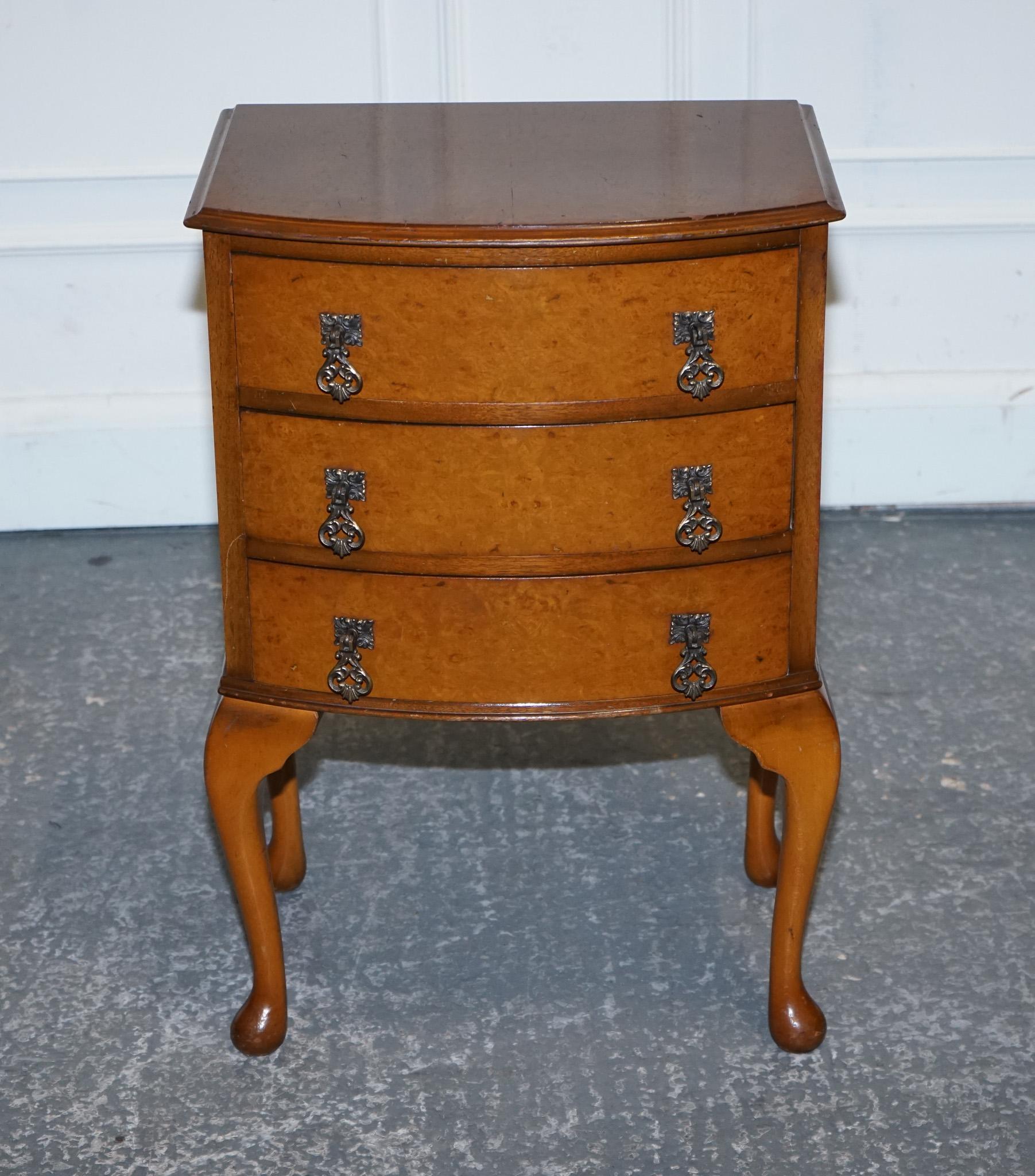 Fait main Magnifique table d'appoint QUEEN ANNE LEGS style art déco en vente