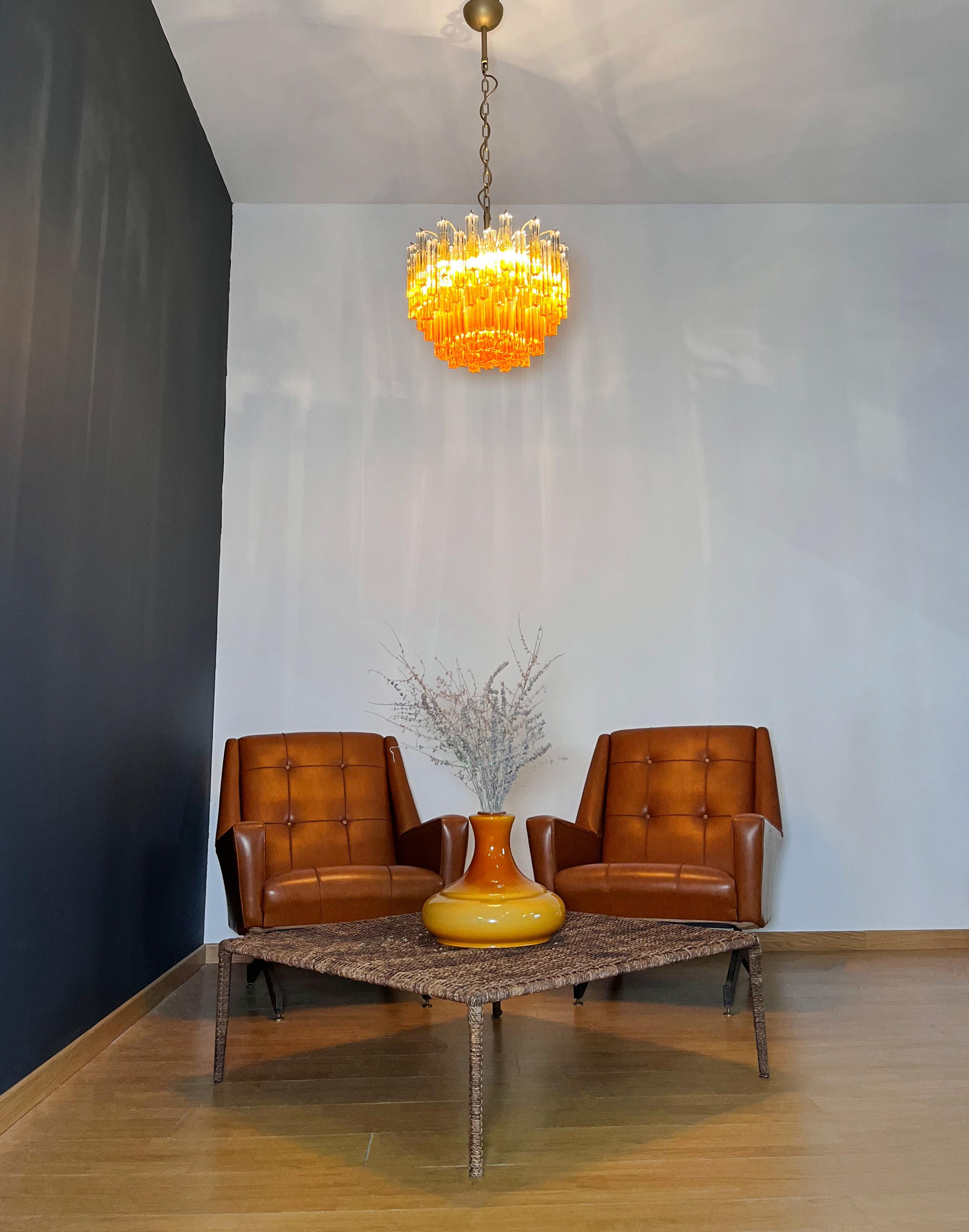 Gorgeous vintage chandelier – 107 quadriedri amber shade - GOLD METAL FRAME in vendita 7