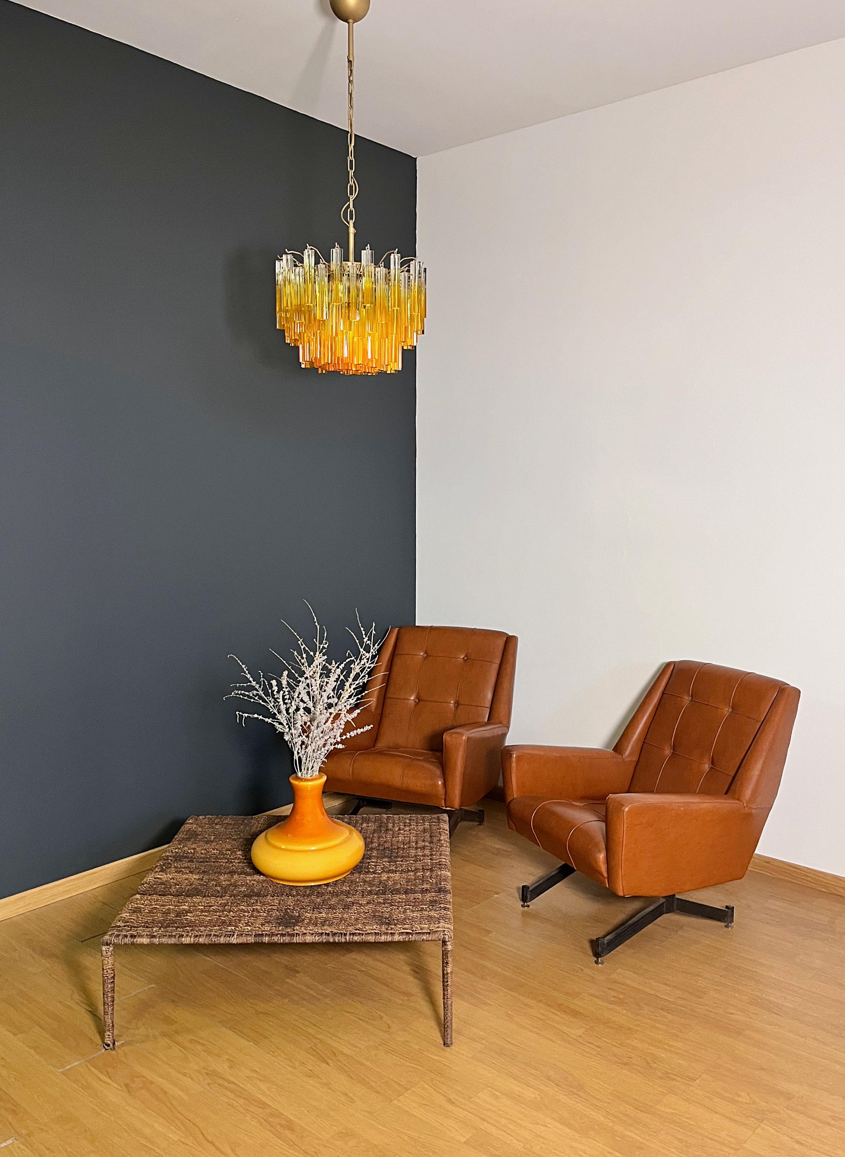 Mid-Century moderno Gorgeous vintage chandelier – 107 quadriedri amber shade - GOLD METAL FRAME in vendita