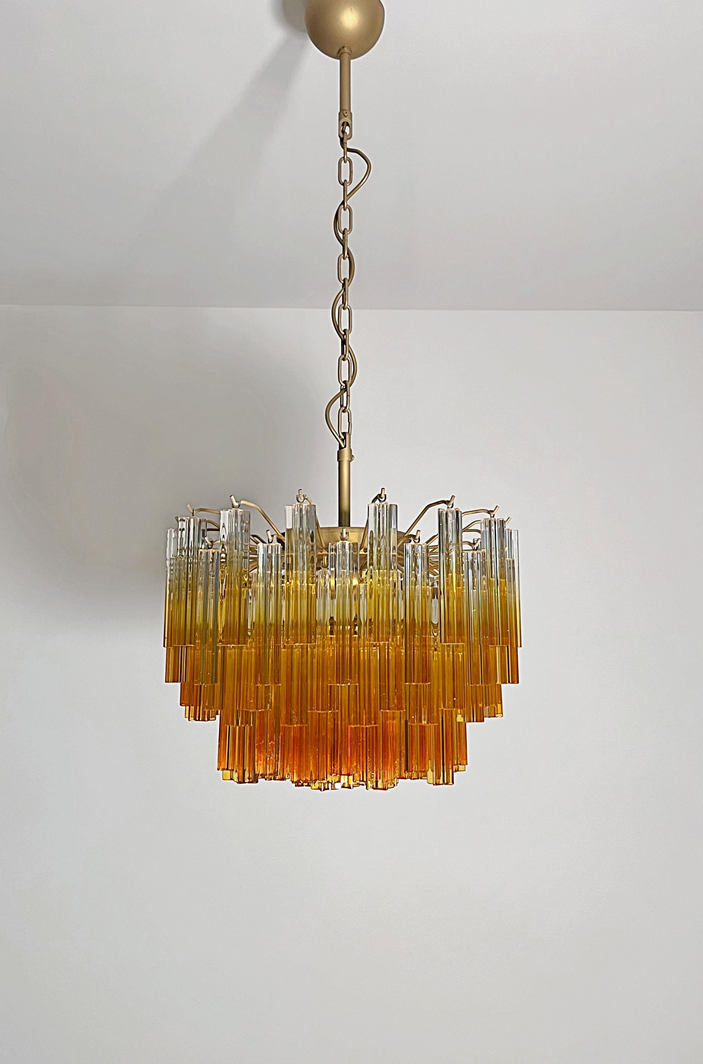 Gorgeous vintage chandelier – 107 quadriedri amber shade - GOLD METAL FRAME In condizioni buone in vendita a Gaiarine Frazione Francenigo (TV), IT