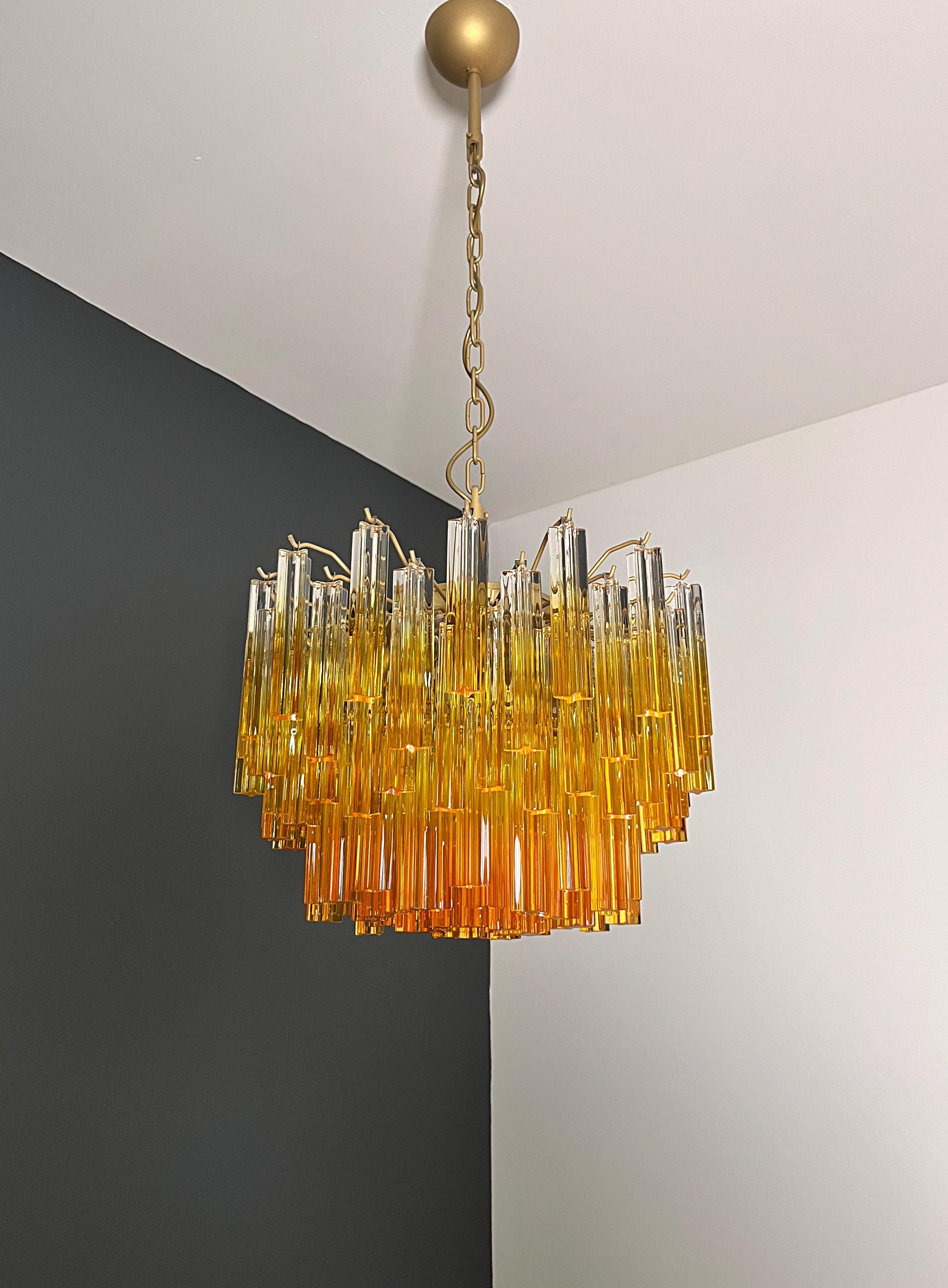 Vetro artistico Gorgeous vintage chandelier – 107 quadriedri amber shade - GOLD METAL FRAME in vendita