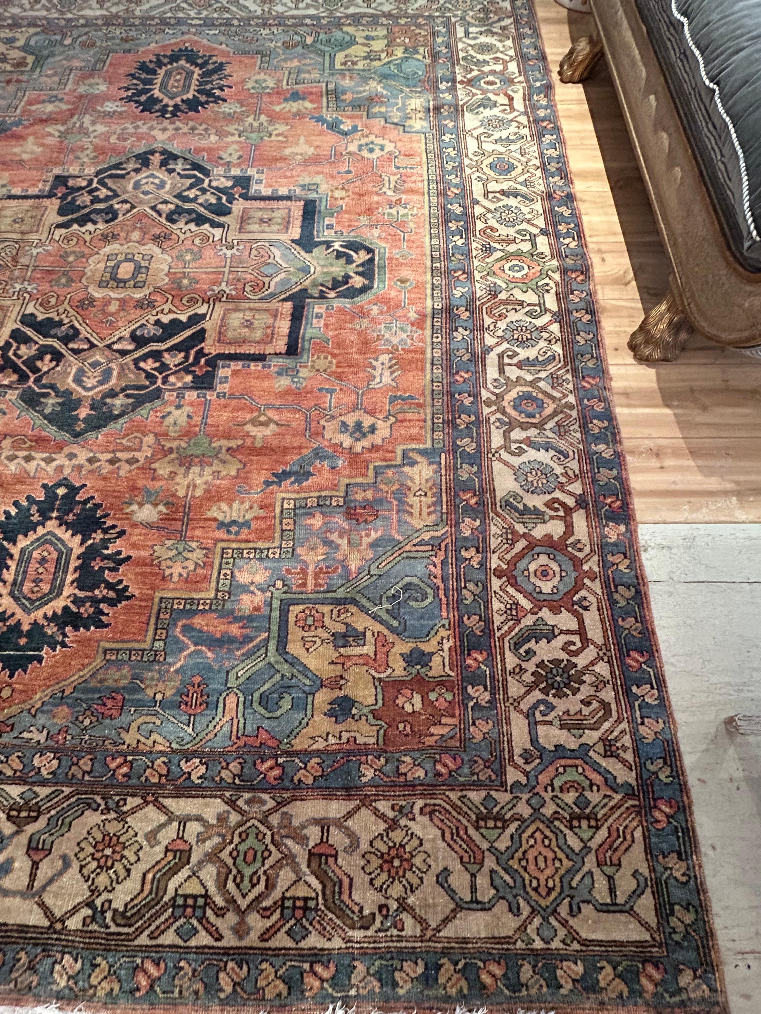 Wunderschöner Vintage Heriz Teppich mit Terrakotta & Light Blue im Zustand „Gut“ im Angebot in Hopewell, NJ