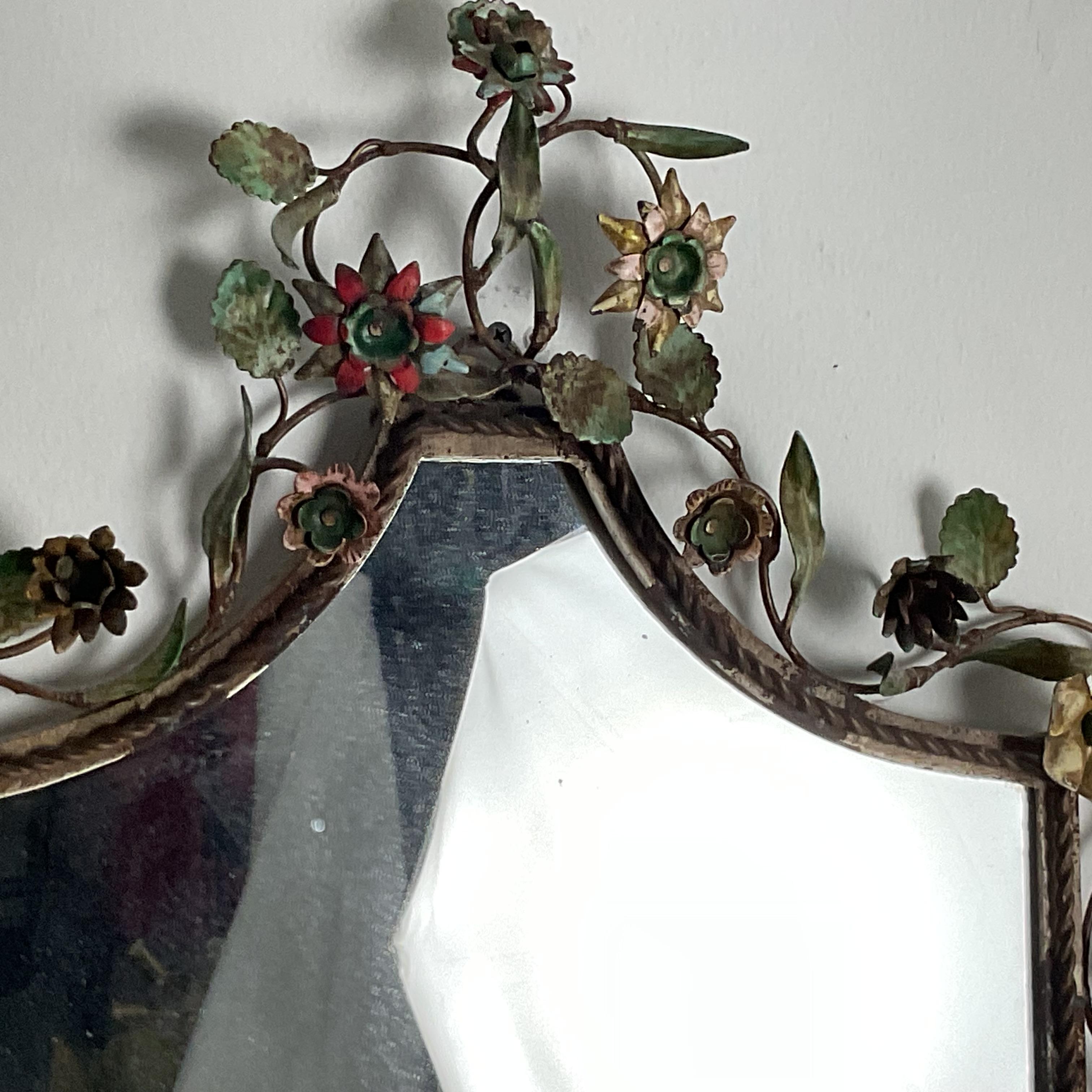 Precioso Espejo Floral Tole Vintage Italiano en venta 4