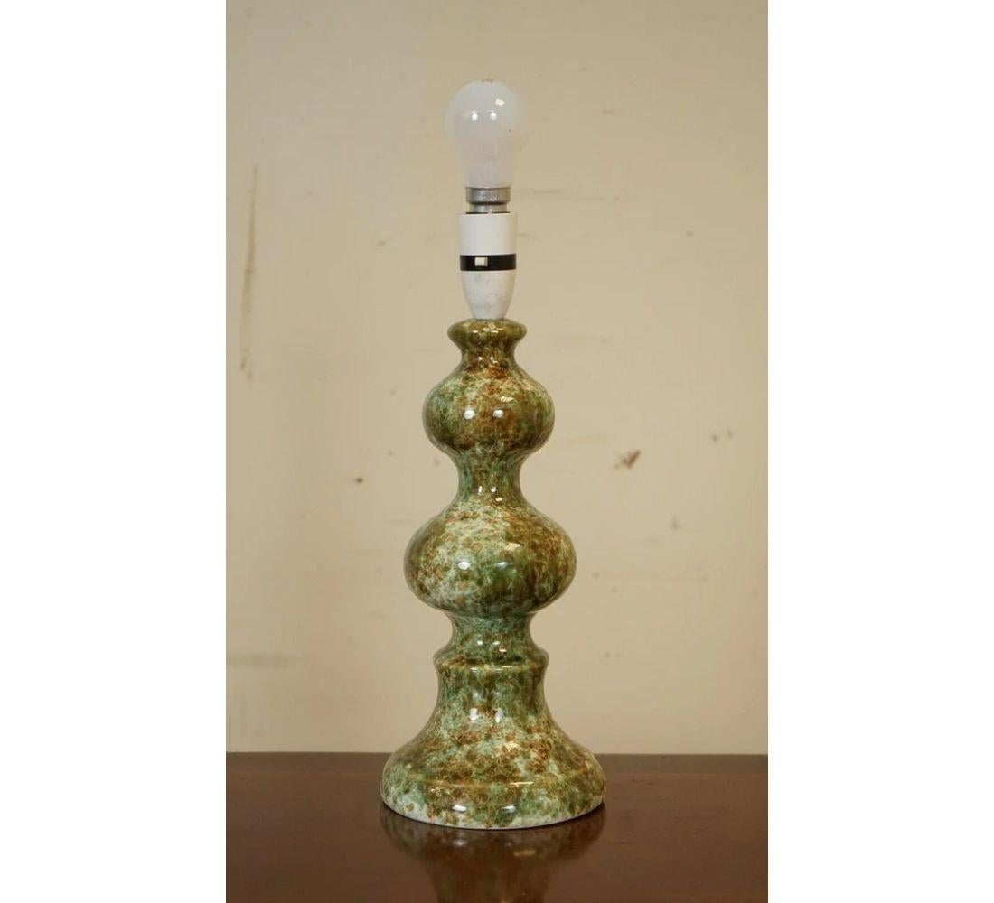 We are delighted to offer for sale this lovely green multicoloured table lamp.

A very beautiful and well-made lamp. 

Dimension: Diameter 13.5cm x height 35 cm.

Please carefully look at the pictures to see the condition before purchasing as