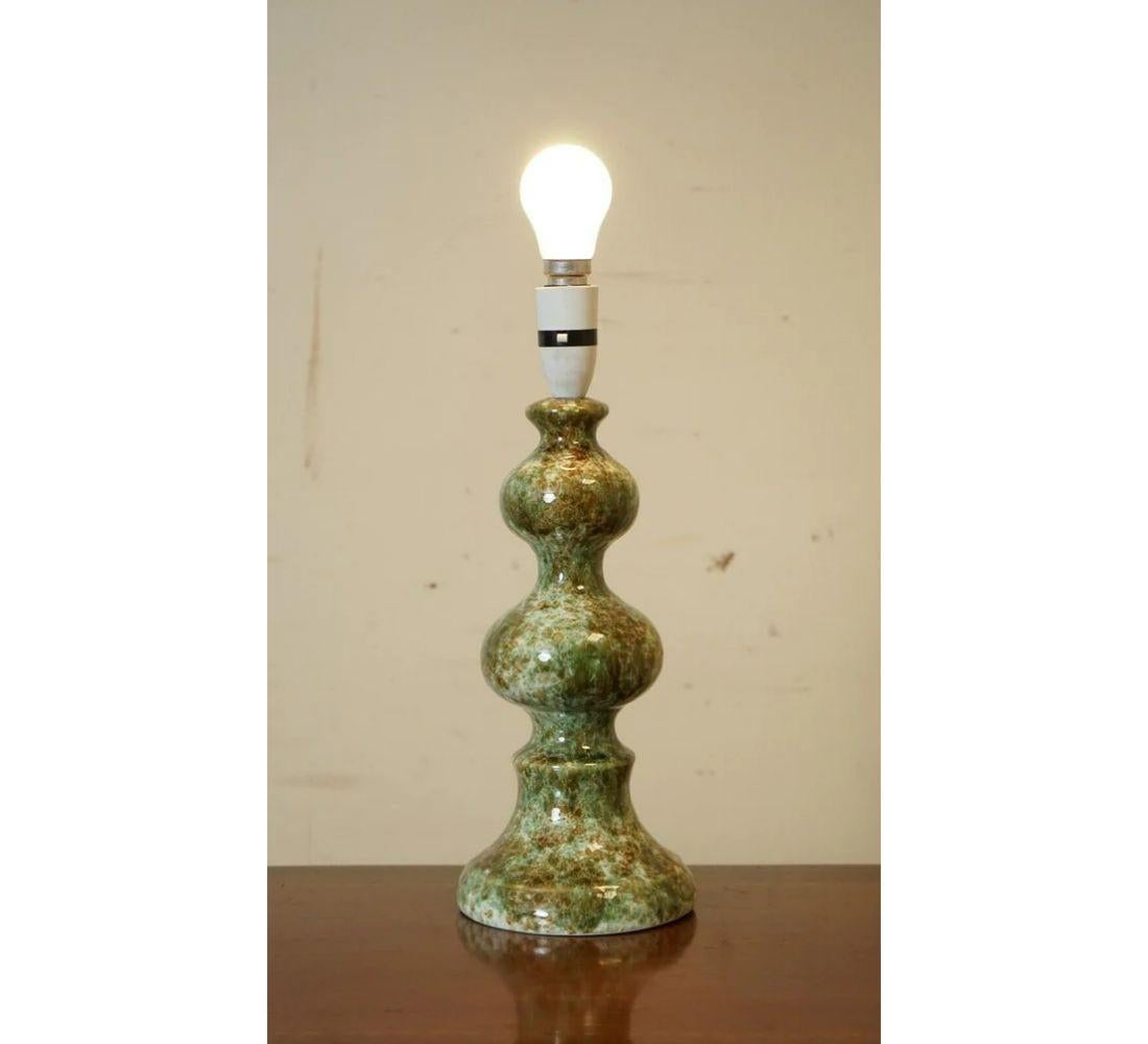 Fait main Magnifique lampe de bureau vintage en céramique verte effet marbre en vente