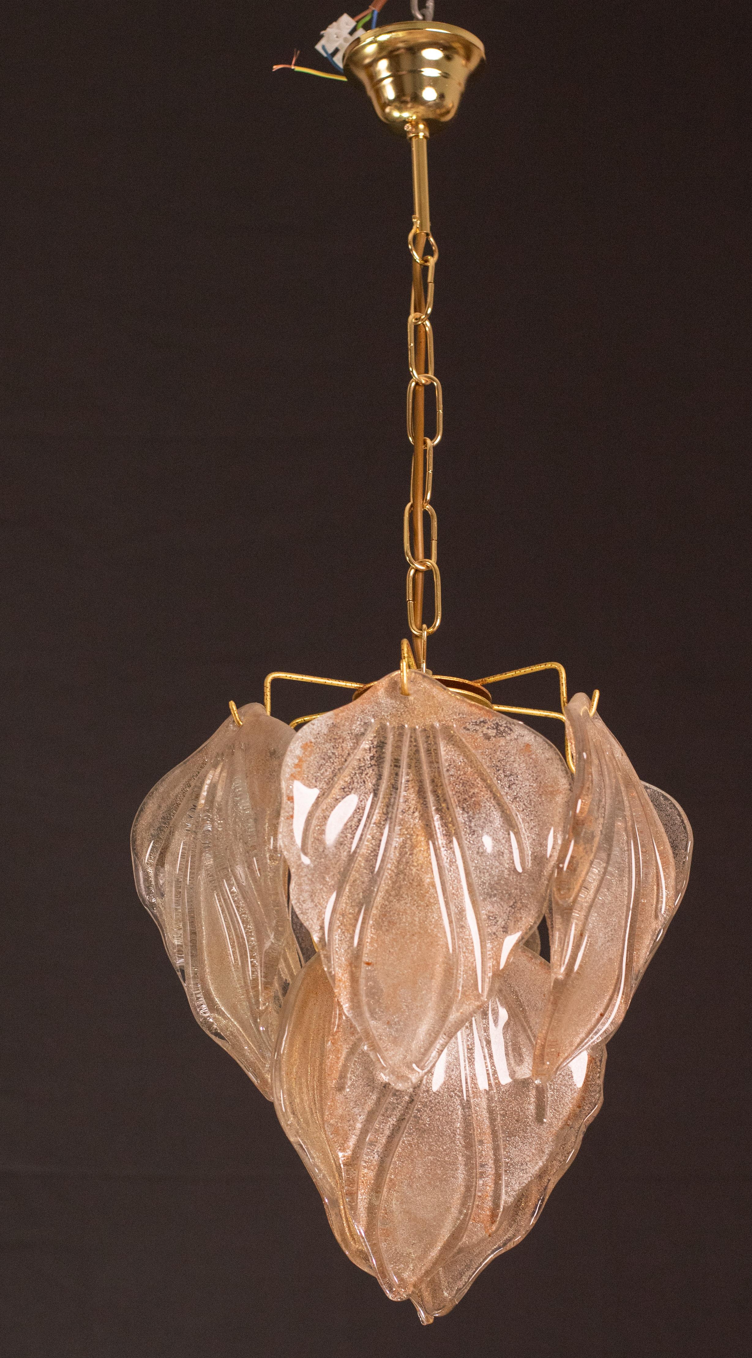 Gorgeous vintage Murano chandelier with leaves of orange and pink highlights In Good Condition For Sale In Roma, IT