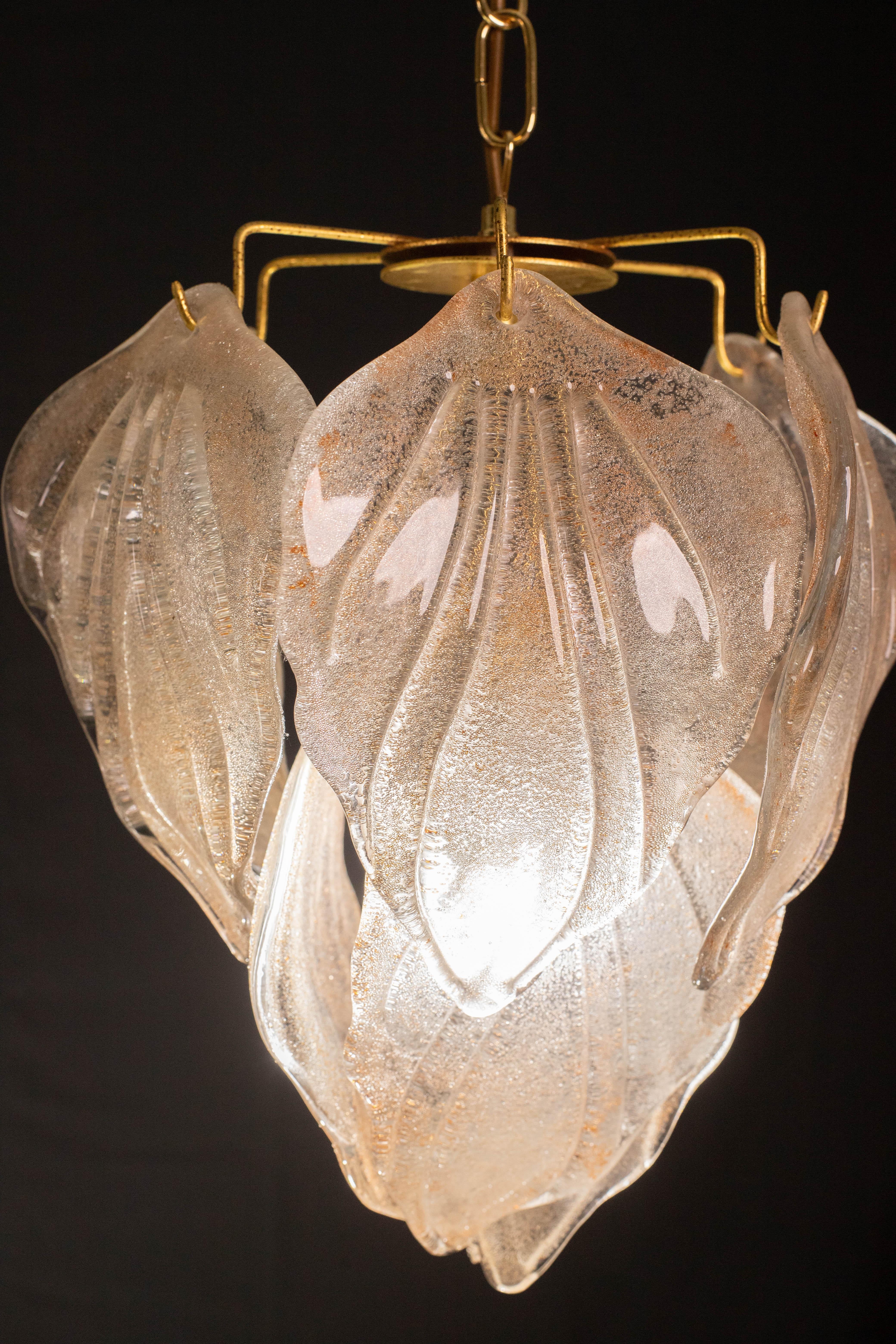 Late 20th Century Gorgeous vintage Murano chandelier with leaves of orange and pink highlights For Sale