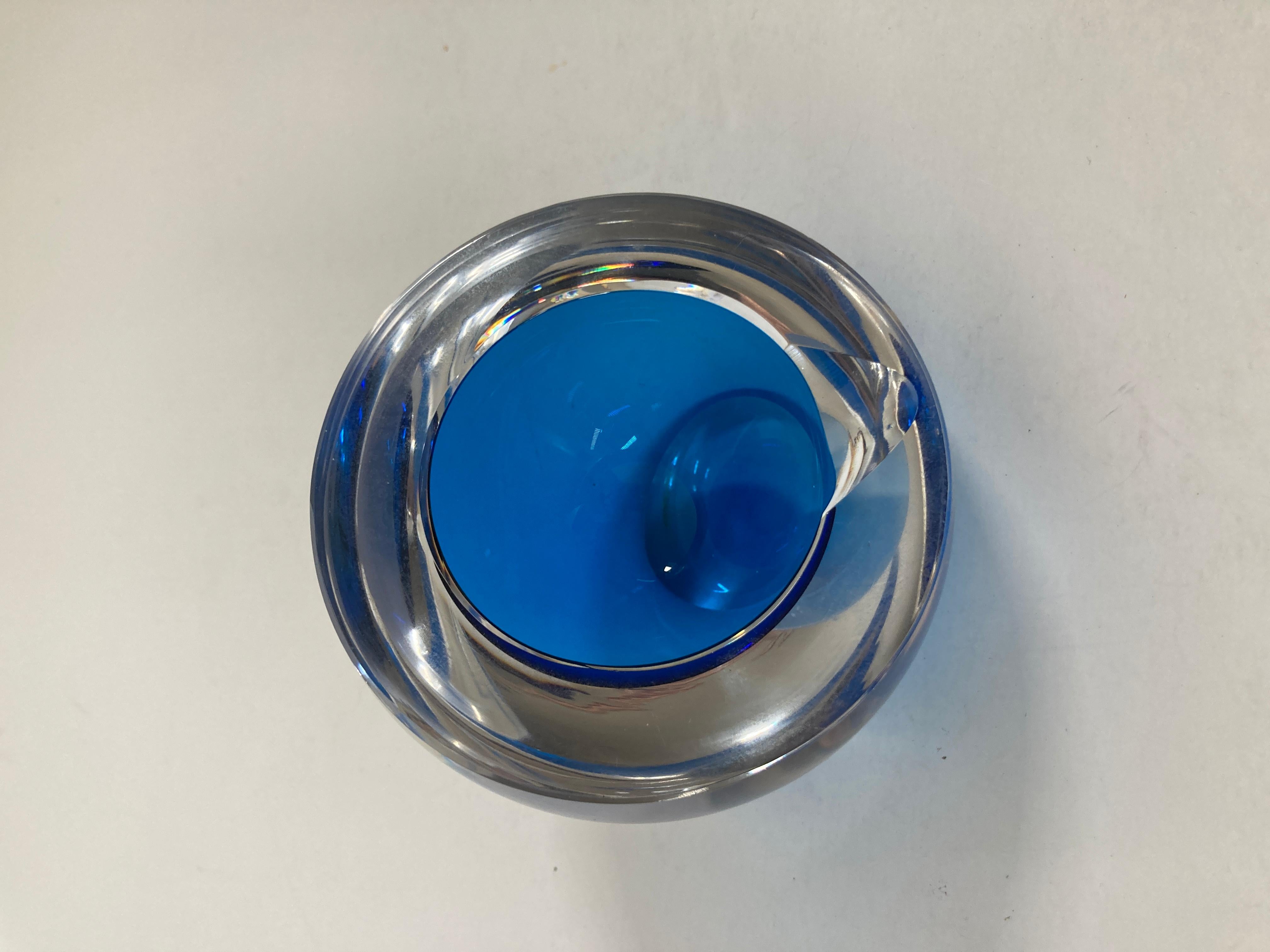 italien Cendrier vintage en verre d'art bleu orbe Sommerso de Murano Italie en vente