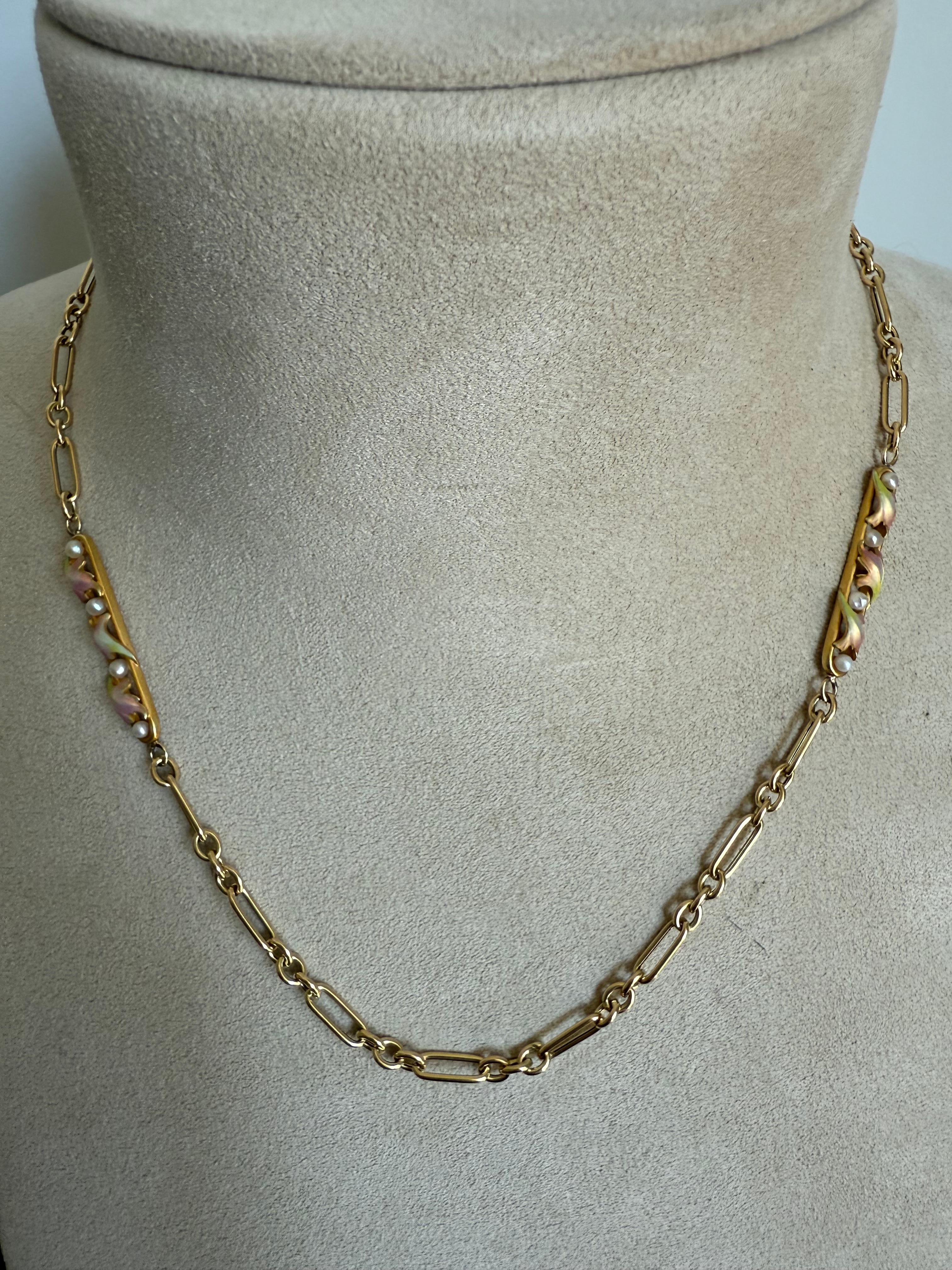 AMORE AMORE AMORE. Adoro le catene uniche e questa splendida catena in oro giallo 14K/18K con trombone d'epoca è unica e speciale! Può essere indossato in tantissimi modi diversi: è un pezzo base perfetto per ogni guardaroba di gioielli. Realizzata