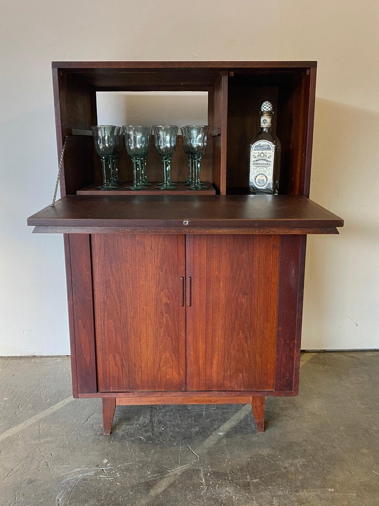 Walnut MidCentury Modern Mad Men Bar For Sale at 1stDibs