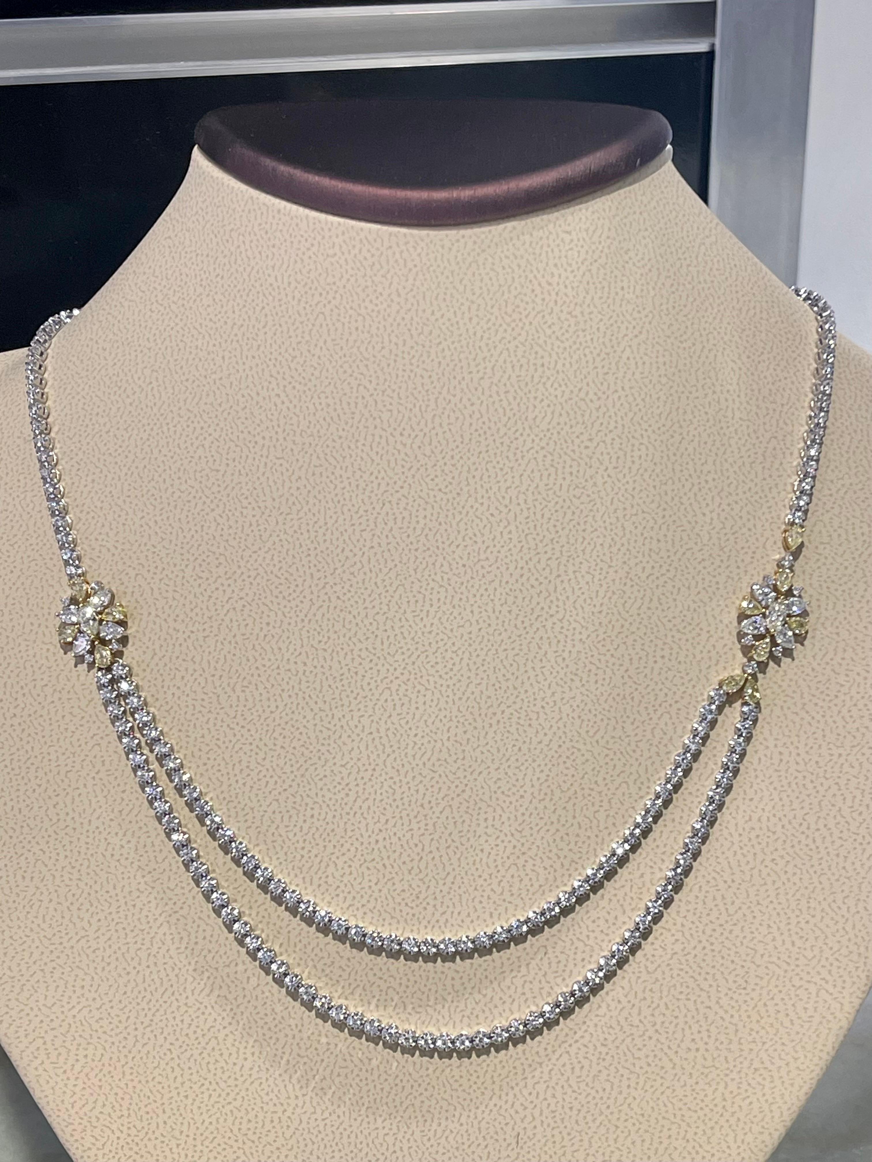 Wunderschöne Halskette aus weißen und gelben Diamanten in 18k Weißgold  im Zustand „Neu“ im Angebot in Fort Lauderdale, FL