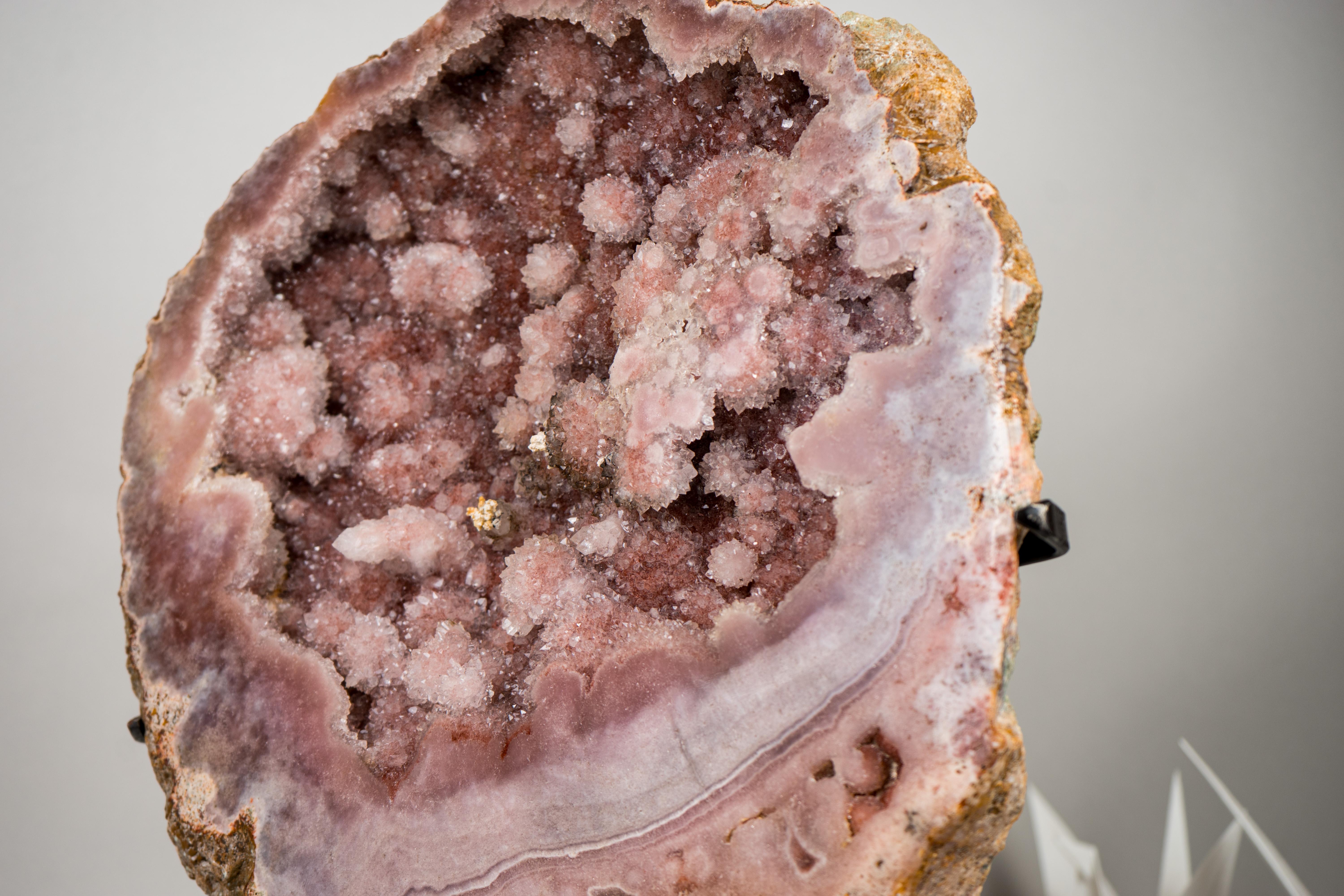 Wunderschöne XL-Galerie-Grad rosa Amethyst Geode im Angebot 4