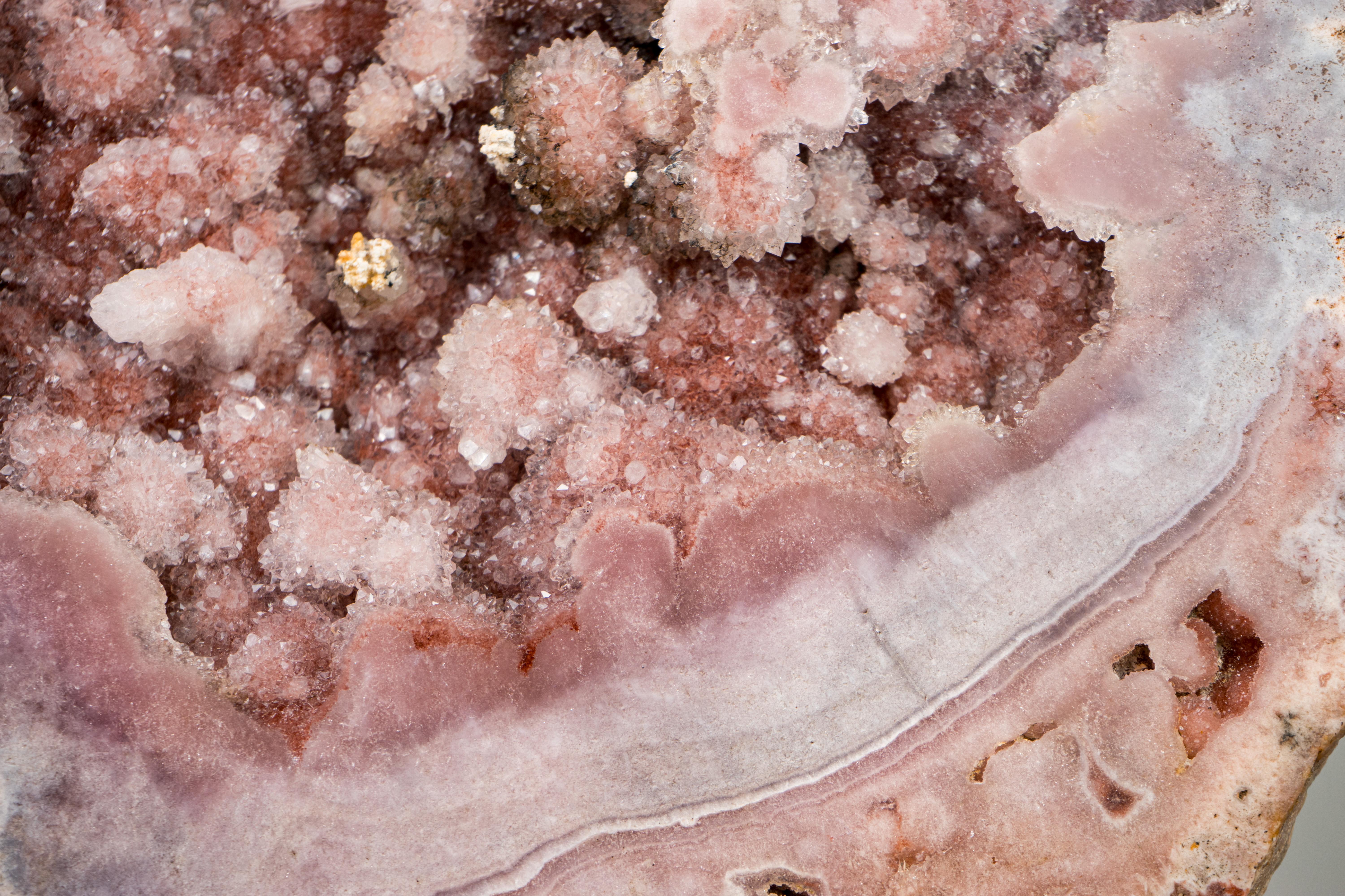 Wunderschöne XL-Galerie-Grad rosa Amethyst Geode im Angebot 1