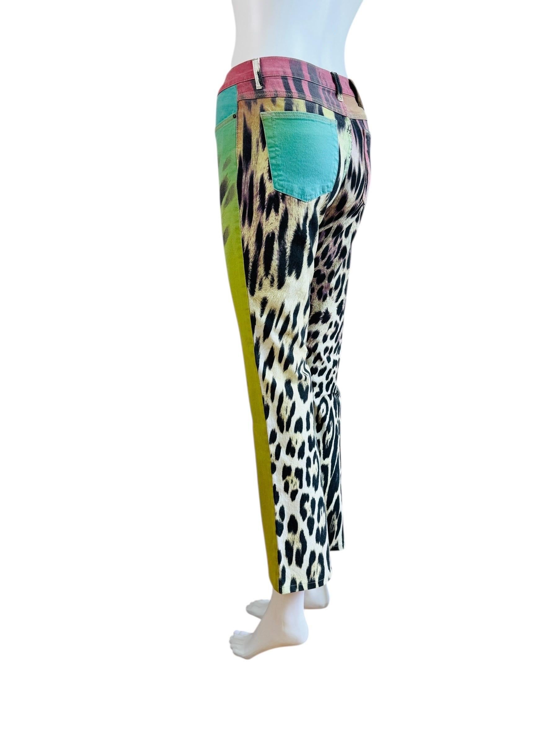 Precioso Y2K Robert Cavalli Just Cavalli Colorido Arco Iris Leopardo Pantalones Vaqueros en Excelente estado para la venta en Denver, CO
