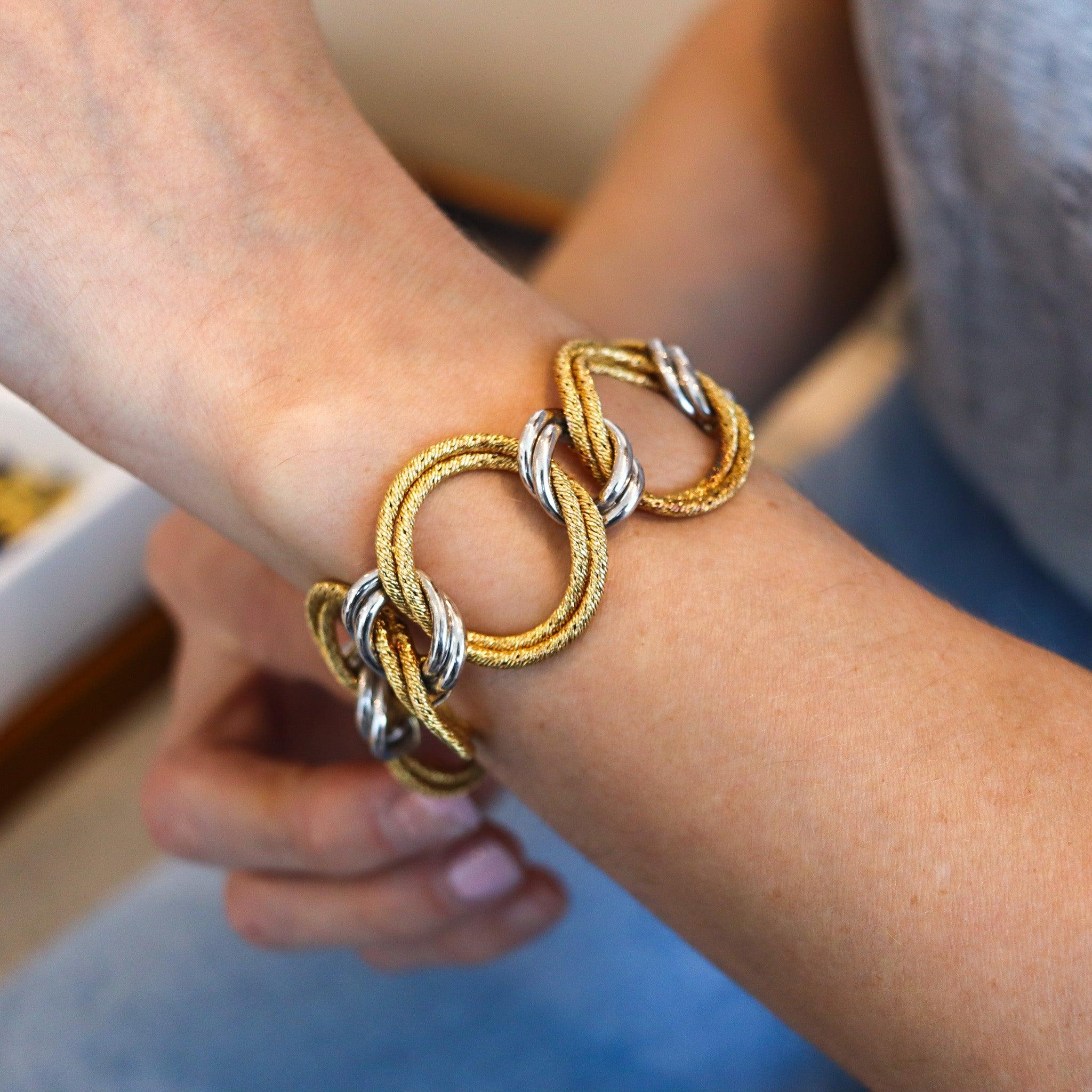 Gourmette Mailles bracelet designed by Georges L'Enfant.

This is a very rare bracelet from the Gourmette-Mailles collection, created in Paris France at the atelier of Georges L'Enfant, back in the 1970. The beautiful bracelet is very sleek and has