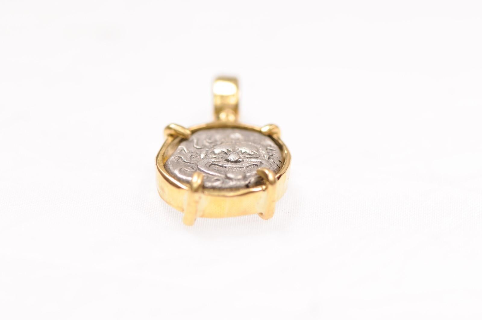 Colgante Dracma de Gorgona y Ancla [moneda] en oro de 18 quilates 3