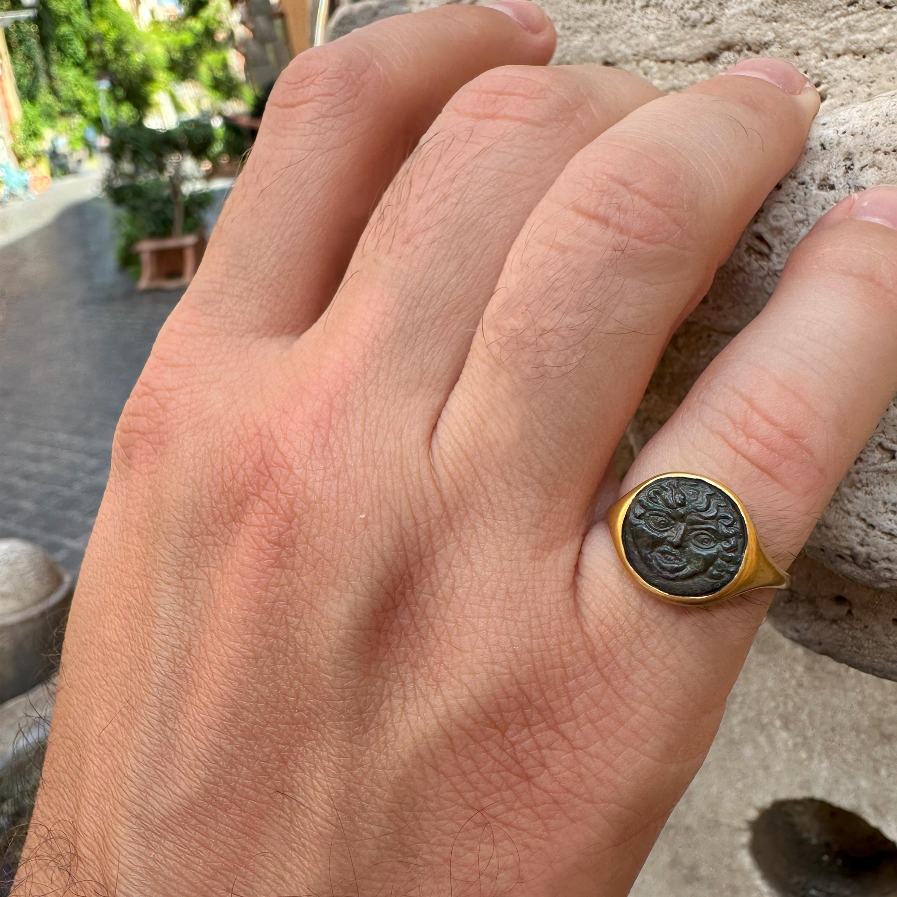 Romano classico GORGONE/MEDUSA Autentica moneta greca antica del 5° secolo a.C. Anello d'oro in vendita