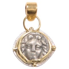 Colgante Gorgoneion AR Obol c oro 22K