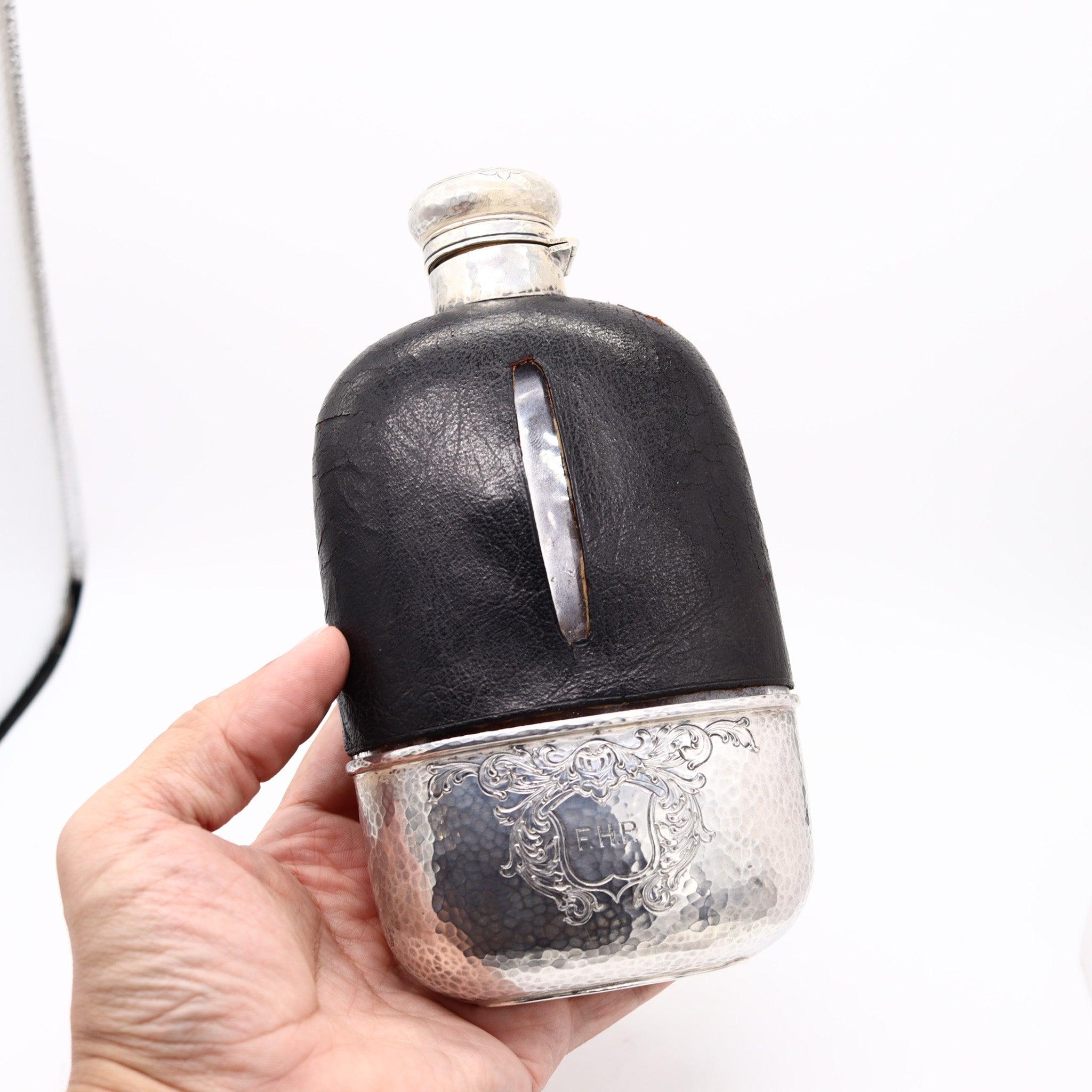 GORHAM 1900 Large Liquor Flask In Clear Glass, Hammered .925 Sterling & Leather For Sale 1