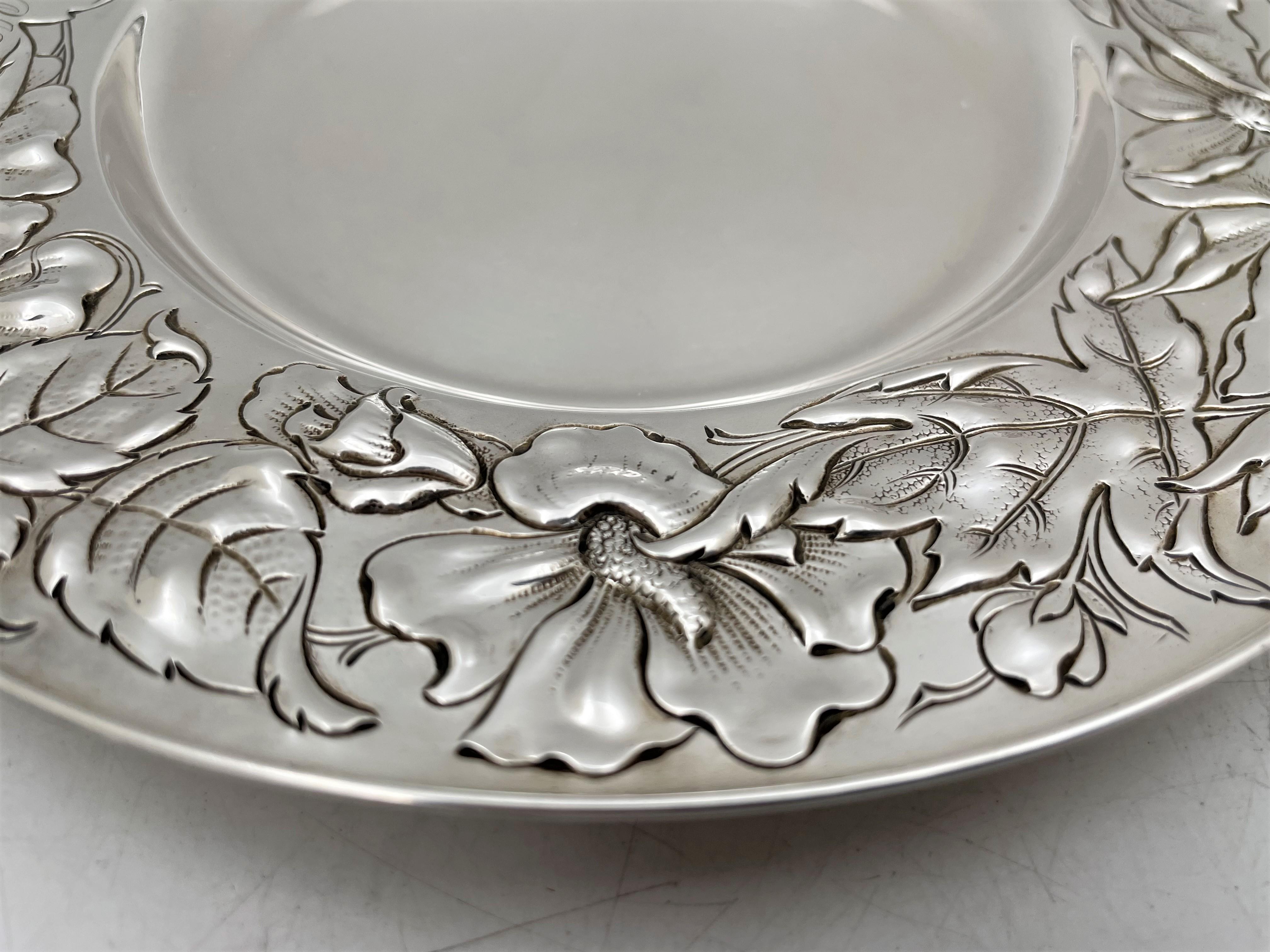 Gorham 1900 Sterling Silver Mug and Underplate in Art Nouveau Martele Style In Good Condition For Sale In New York, NY