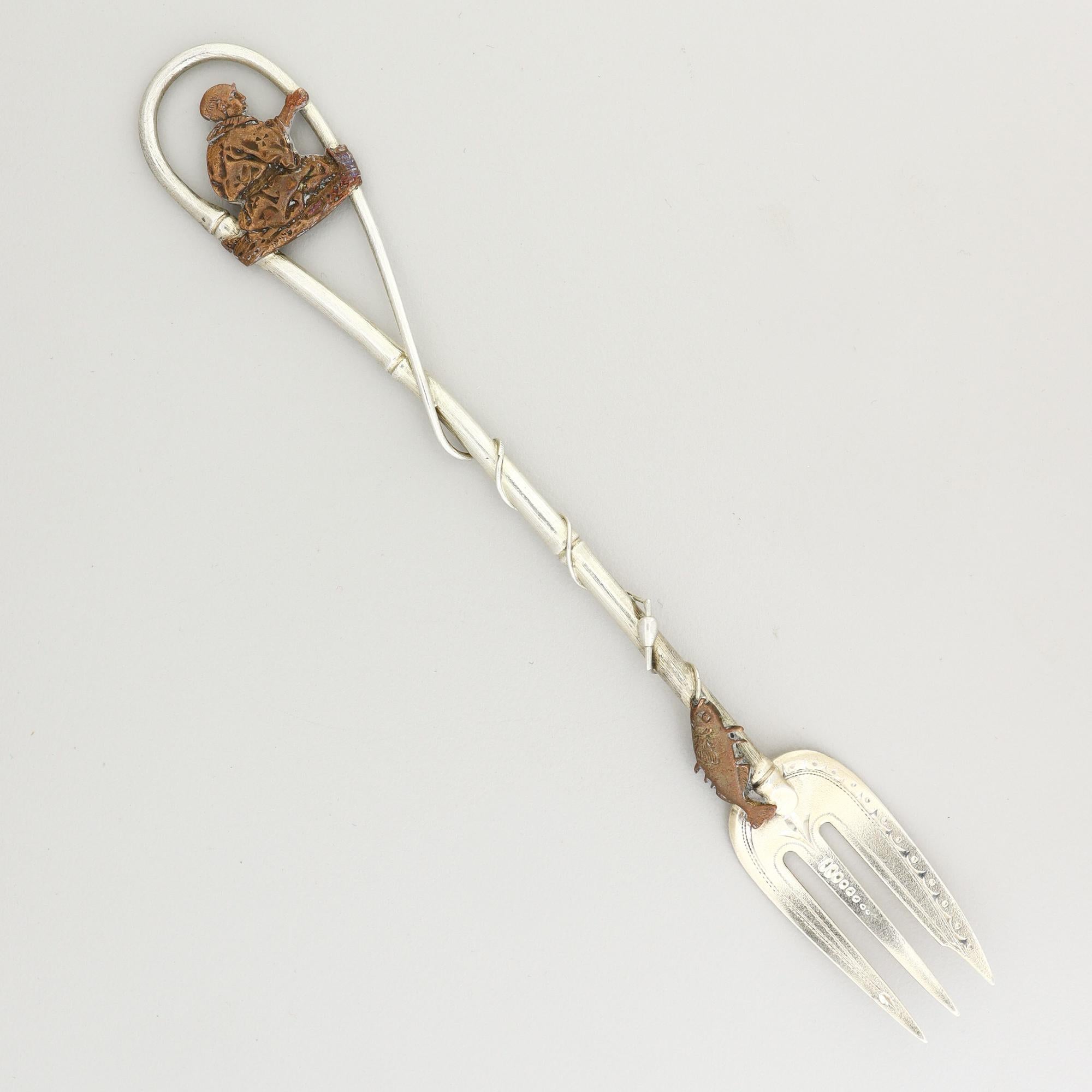 Gorham Aesthetic Sterling Silver & Mixed Metals Fisherman & Fish Cocktail Fork (fourchette à cocktail) Bon état - En vente à Philadelphia, PA