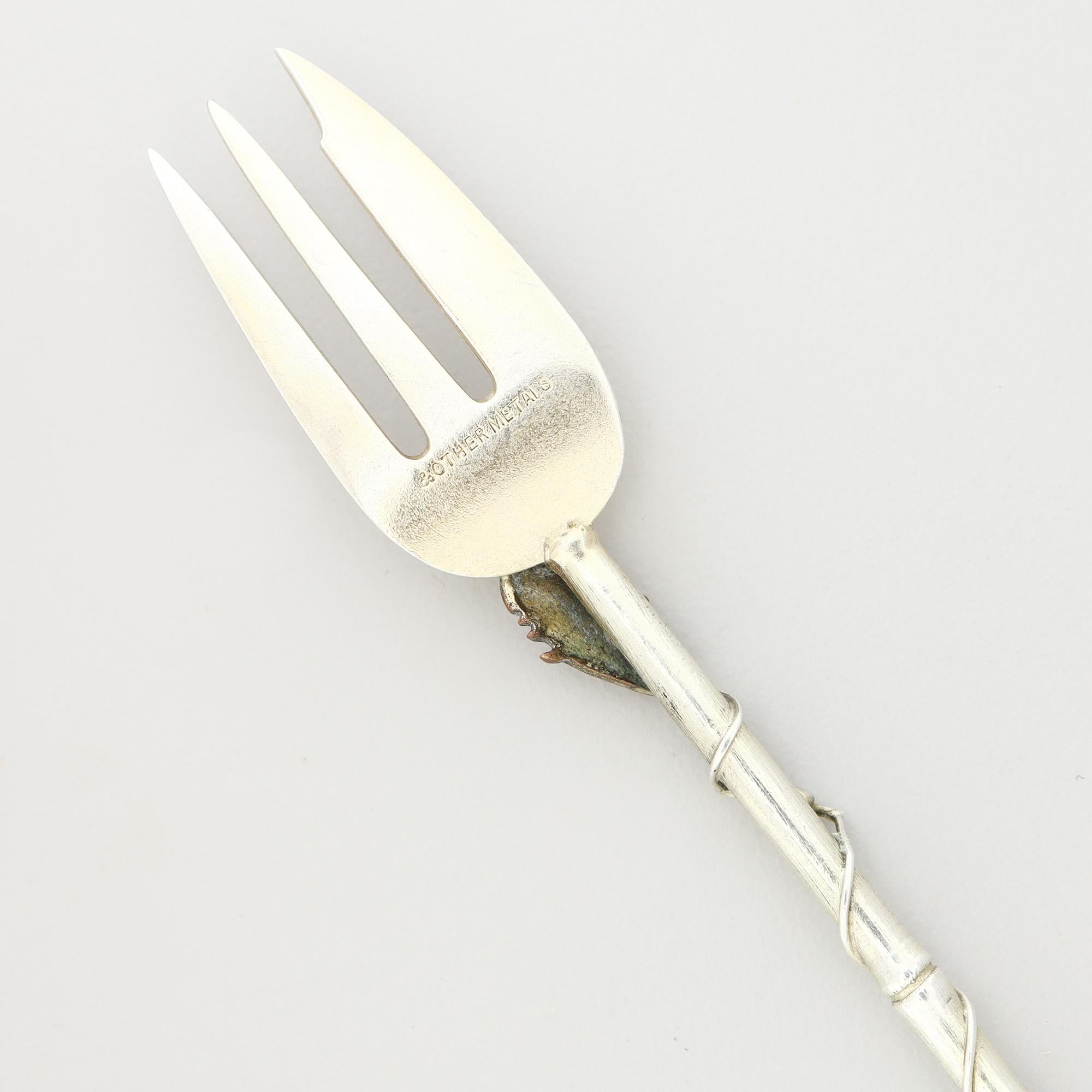 Argent sterling Gorham Aesthetic Sterling Silver & Mixed Metals Fisherman & Fish Cocktail Fork (fourchette à cocktail) en vente