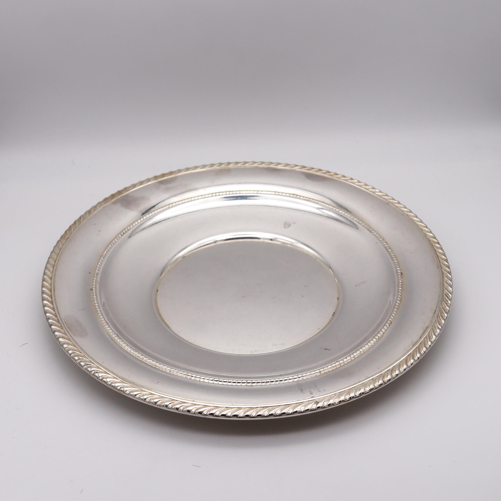 North American Gorham American 1960 Gadroon Round Tray Pattern 345 in .925 Sterling Silver For Sale