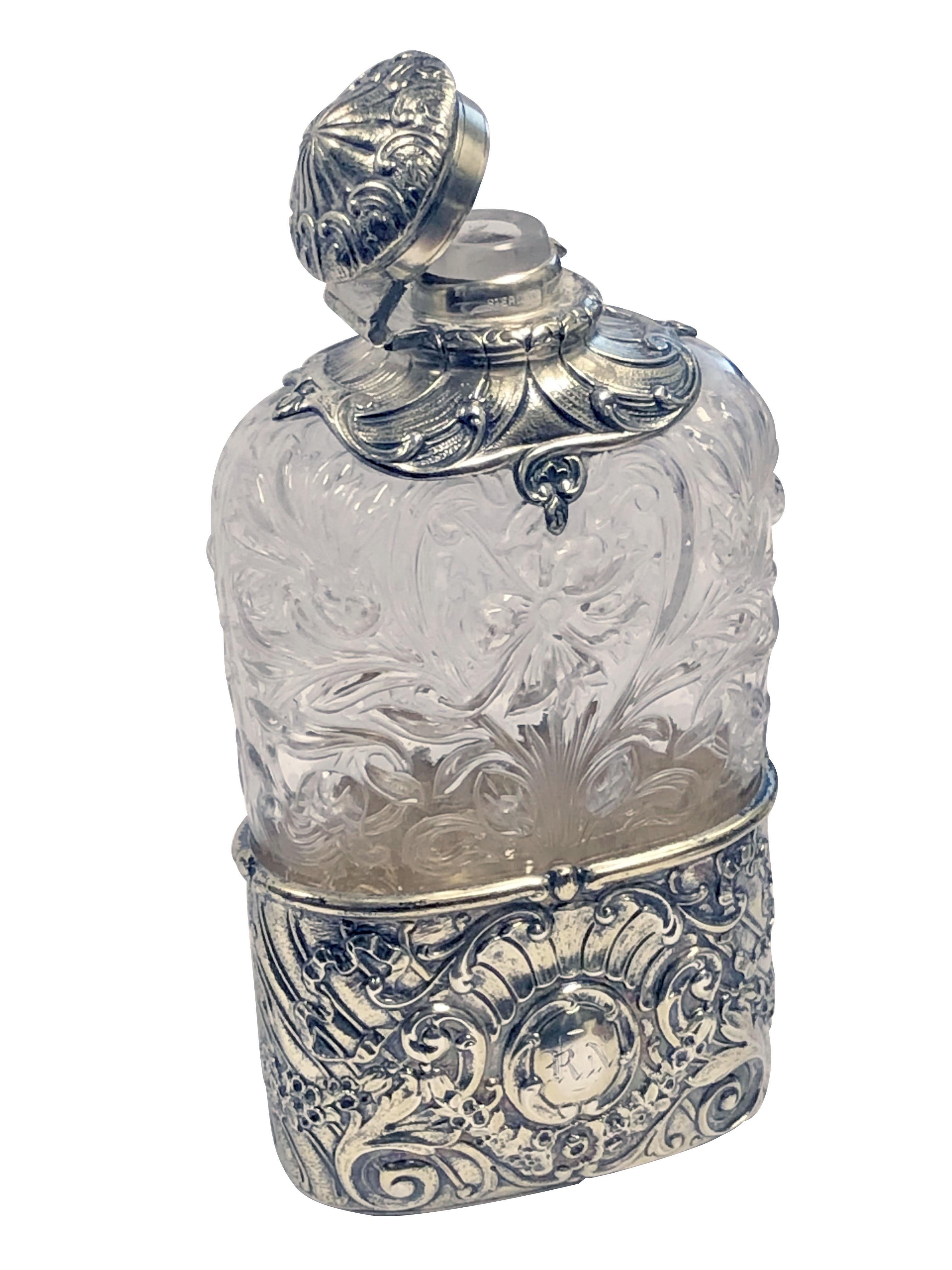 Frasco de bolsillo Art Nouveau Gorham Antiguo de Esterlina y Cristal en Excelente estado para la venta en Chicago, IL