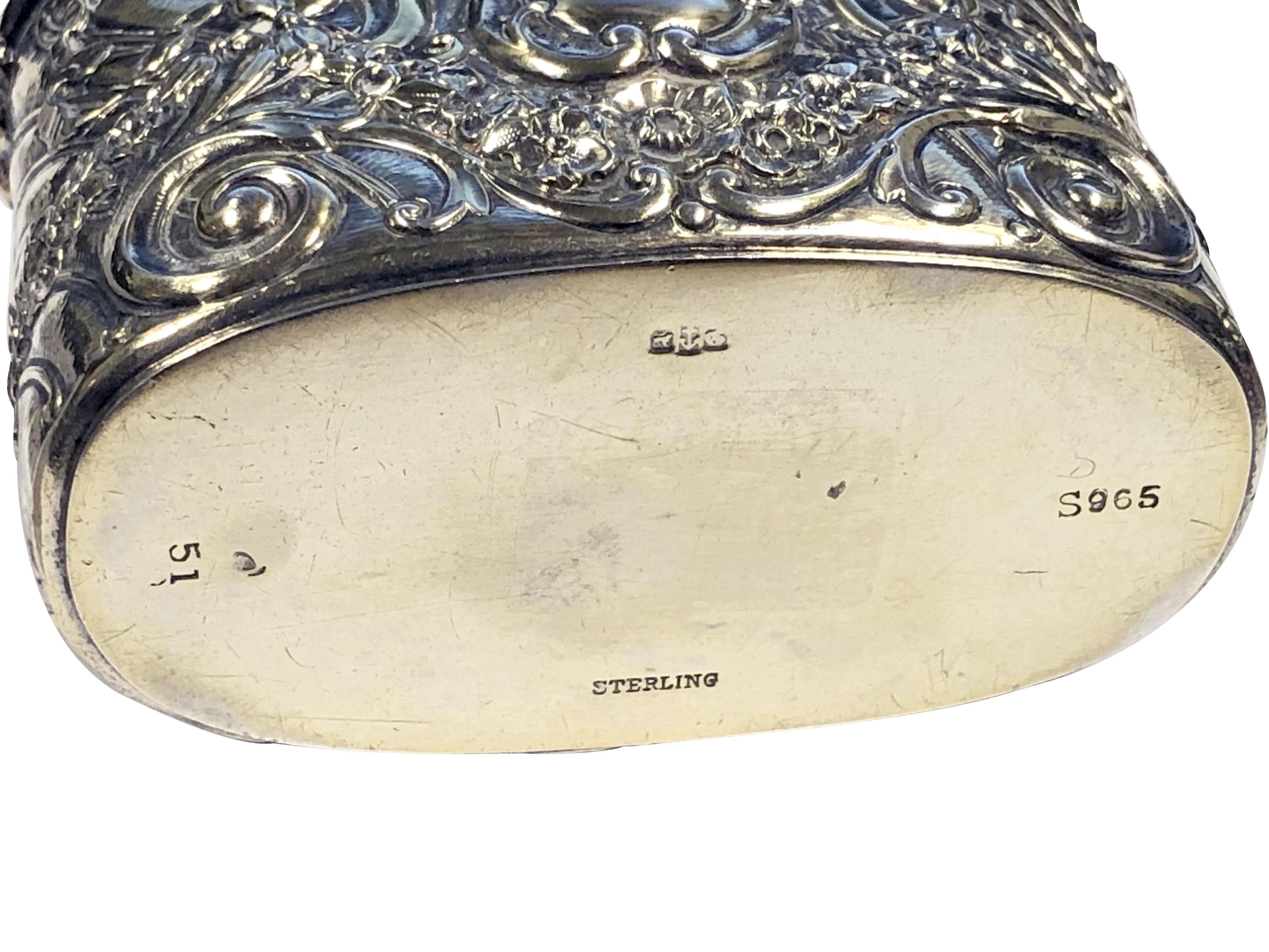 Frasco de bolsillo Art Nouveau Gorham Antiguo de Esterlina y Cristal en venta 1