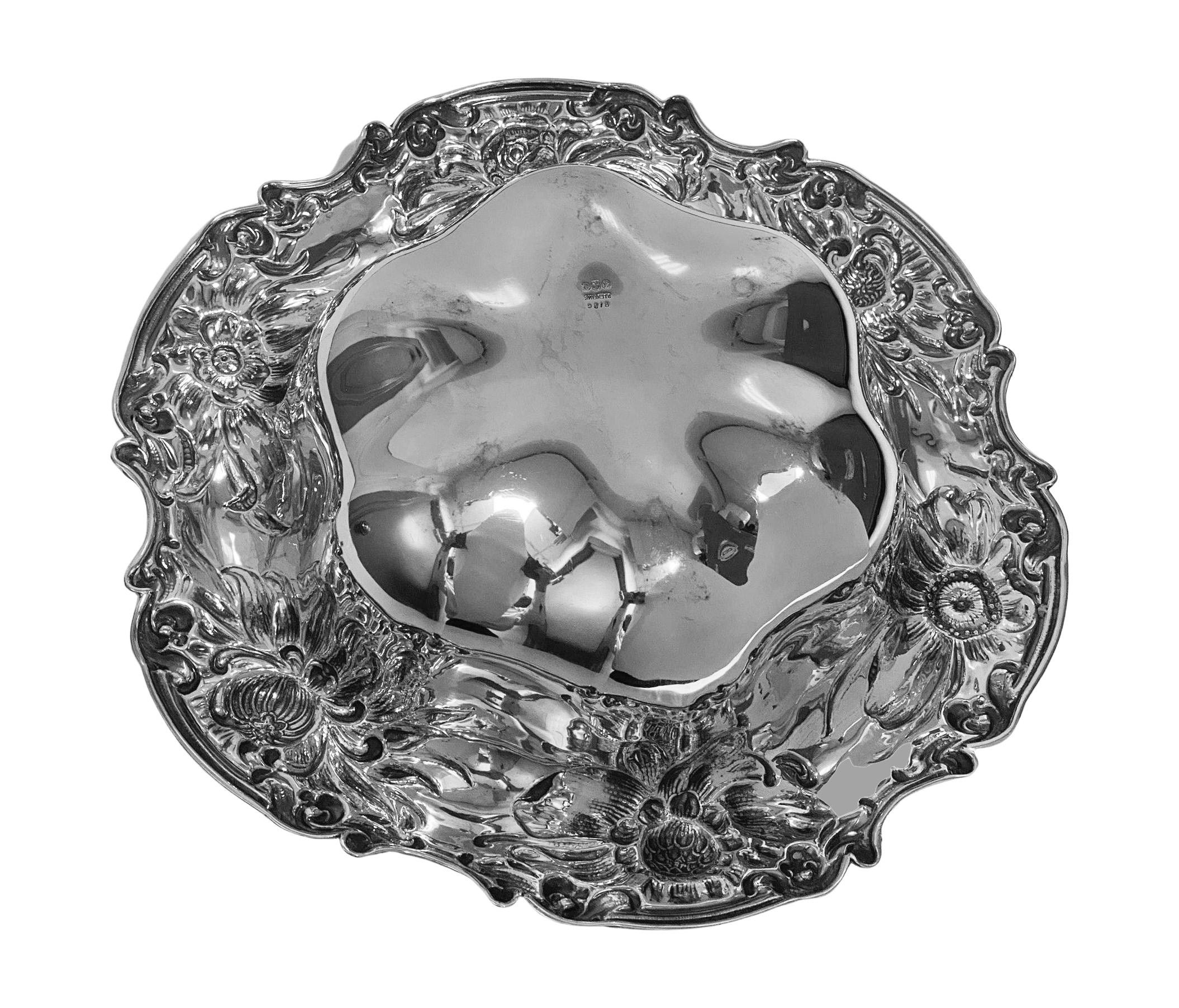 Jugendstil-Schale aus Sterlingsilber mit Blumendekor, um 1900, von Gorham im Angebot 1