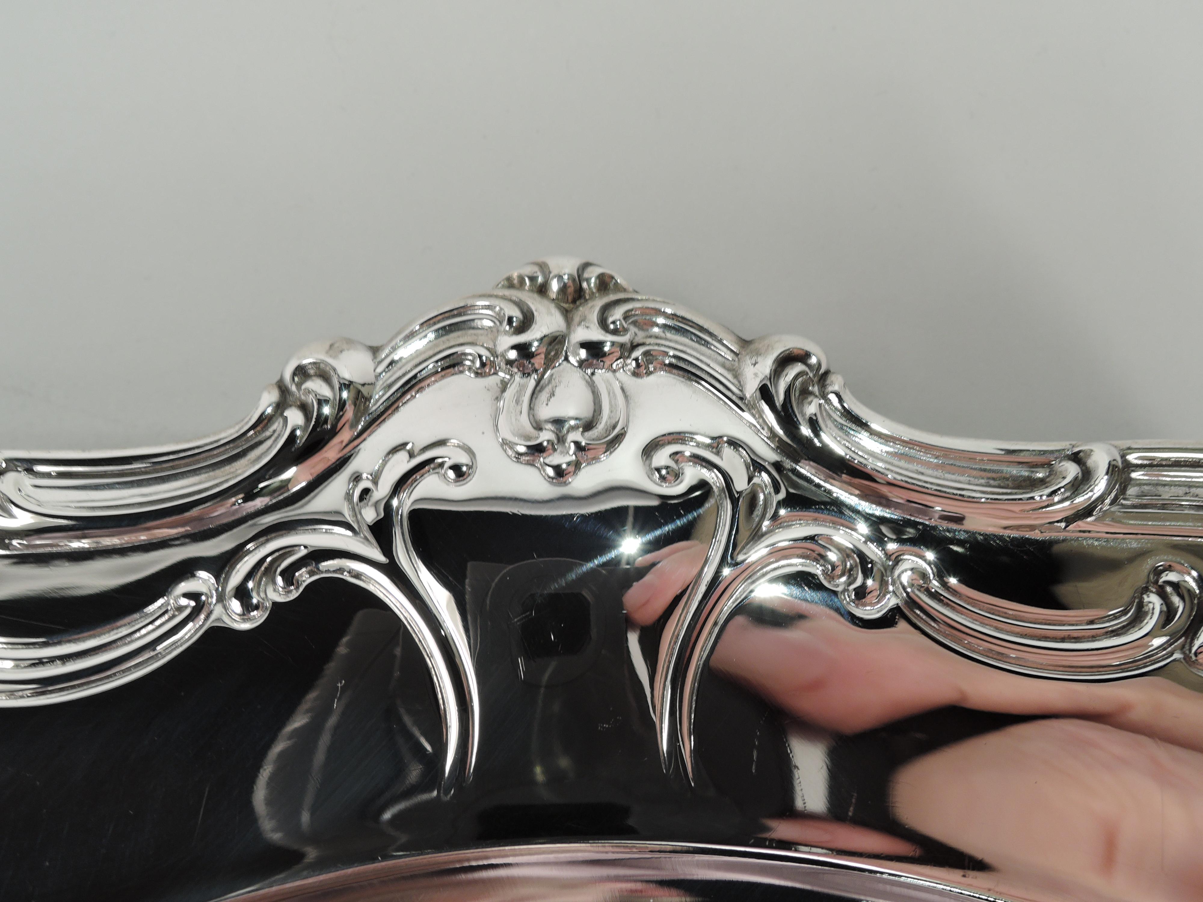 Gorham Chantilly-Duchess American Sterling Silver Cake Plate In Excellent Condition In New York, NY