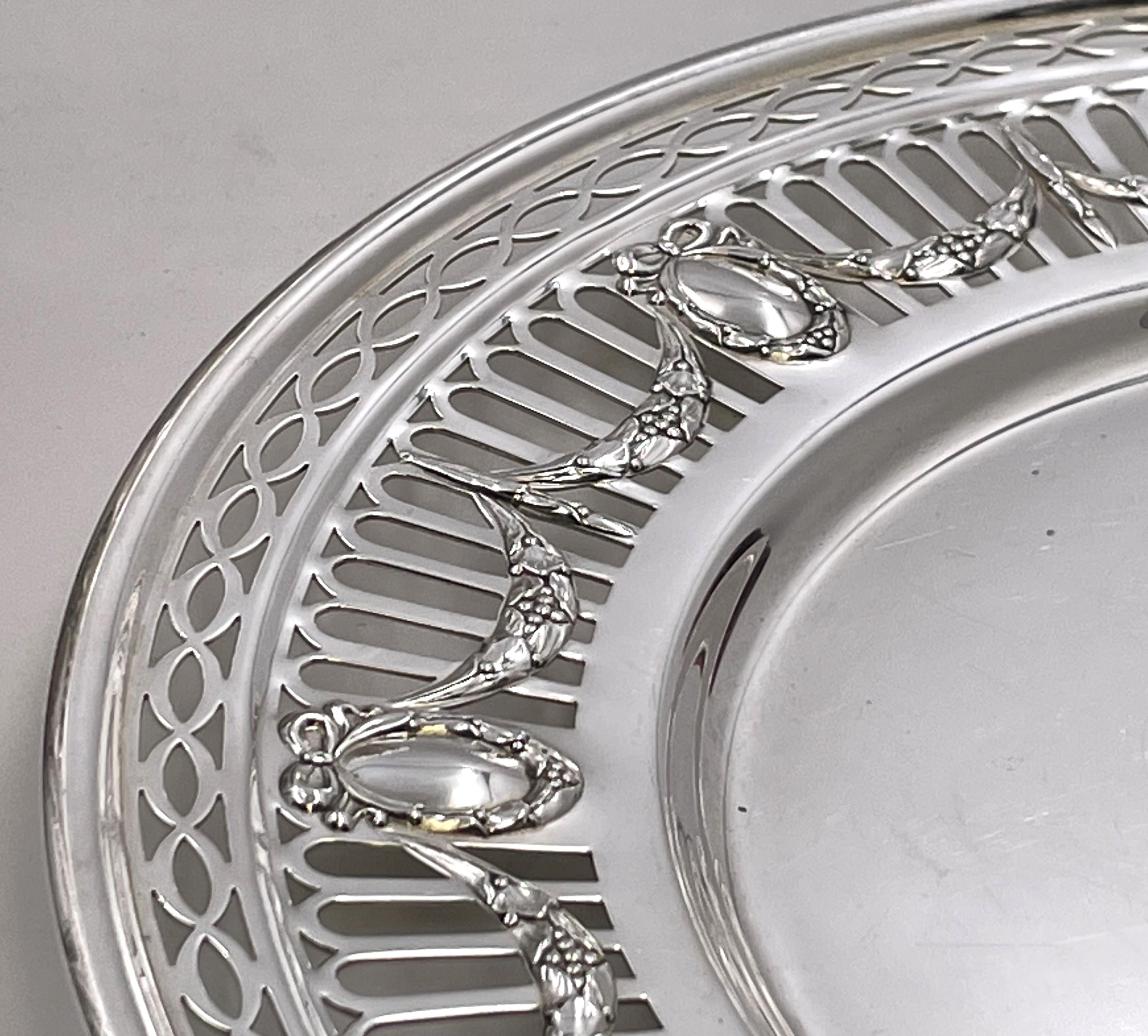 Durgin-Gorham: set di 12 piatti da portata in argento sterling e 12 piatti da pane In condizioni buone in vendita a New York, NY