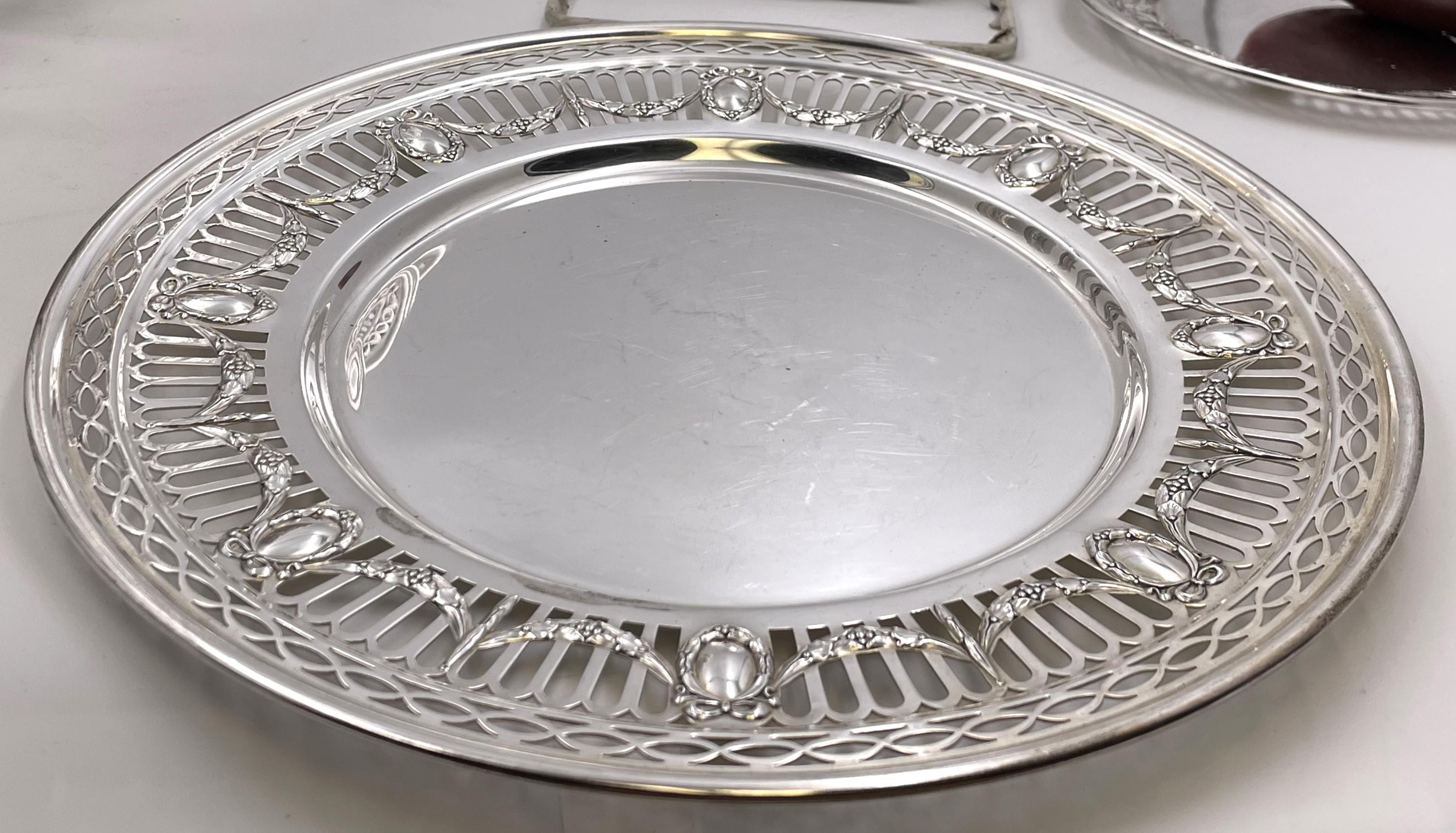 XX secolo Durgin-Gorham: set di 12 piatti da portata in argento sterling e 12 piatti da pane in vendita