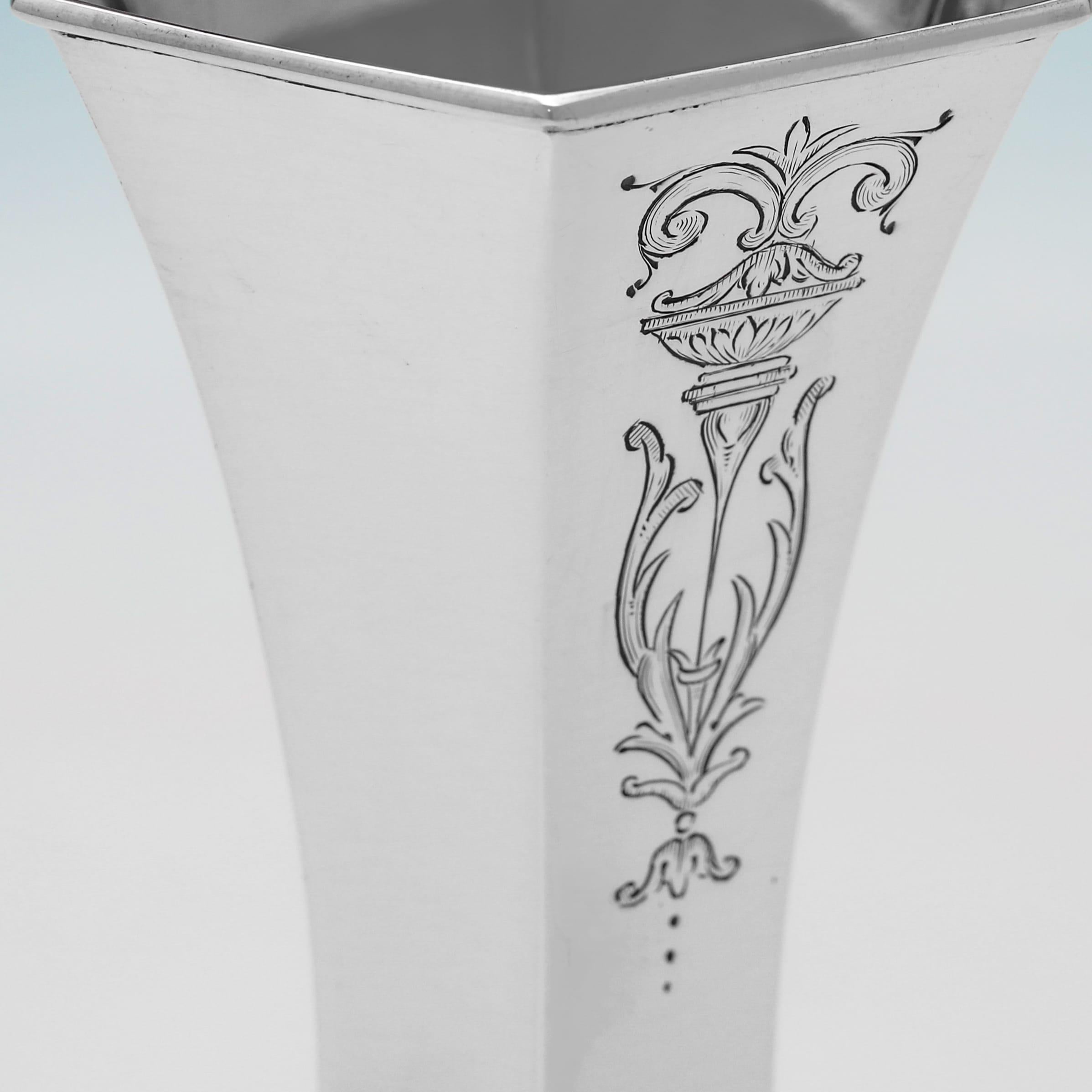 Gorham - Edwardianisches Blumenvasenpaar aus Sterlingsilber, hergestellt in Birmingham 1908 (Englisch) im Angebot