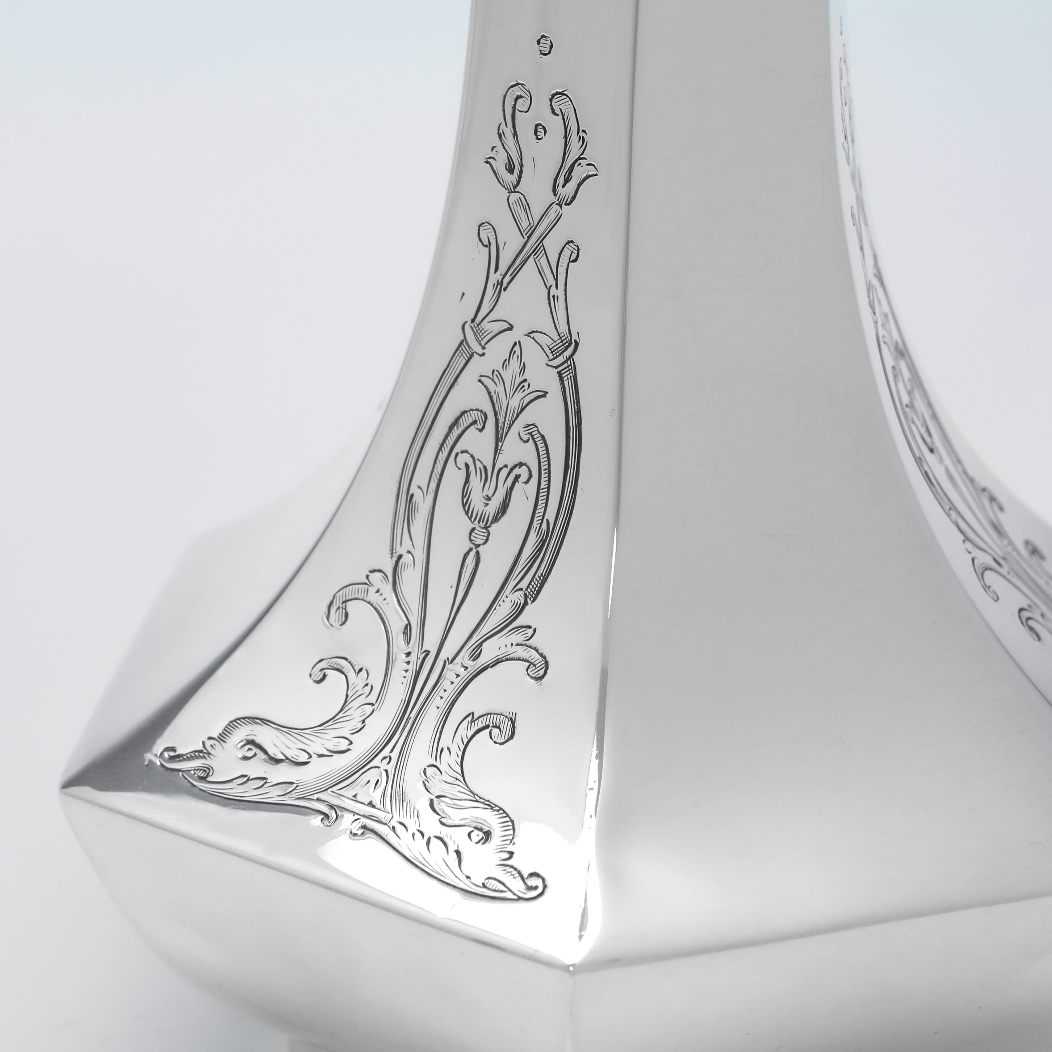 Gorham - Edwardianisches Blumenvasenpaar aus Sterlingsilber, hergestellt in Birmingham 1908 im Zustand „Gut“ im Angebot in London, London