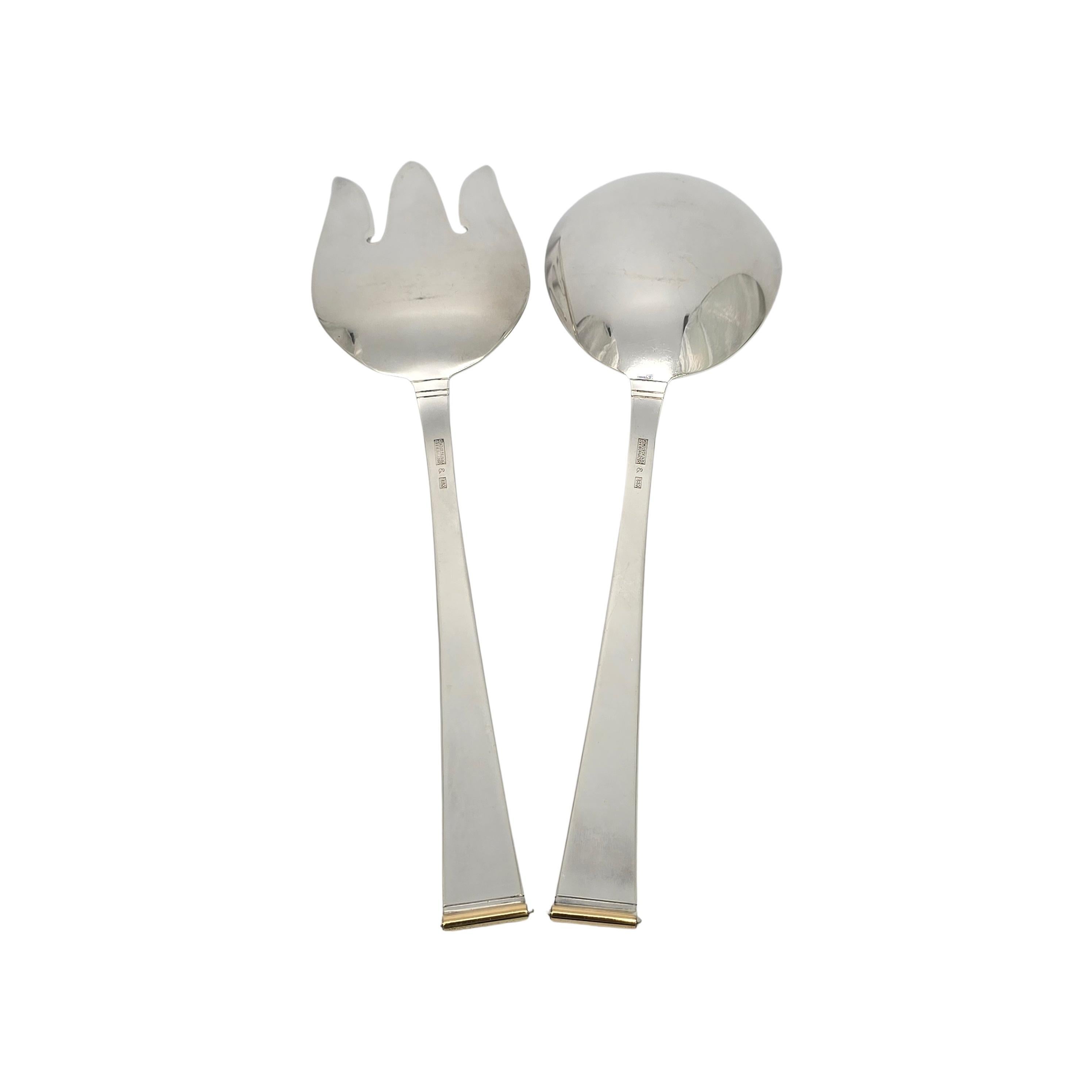 Set di forchette e cucchiai da insalata in argento sterling del modello Gold Tip di Gorham.

Nessun monogramma

Questi grandi utensili da portata hanno un design semplice e classico, con un dettaglio in oro 18 carati sulla parte superiore di ogni
