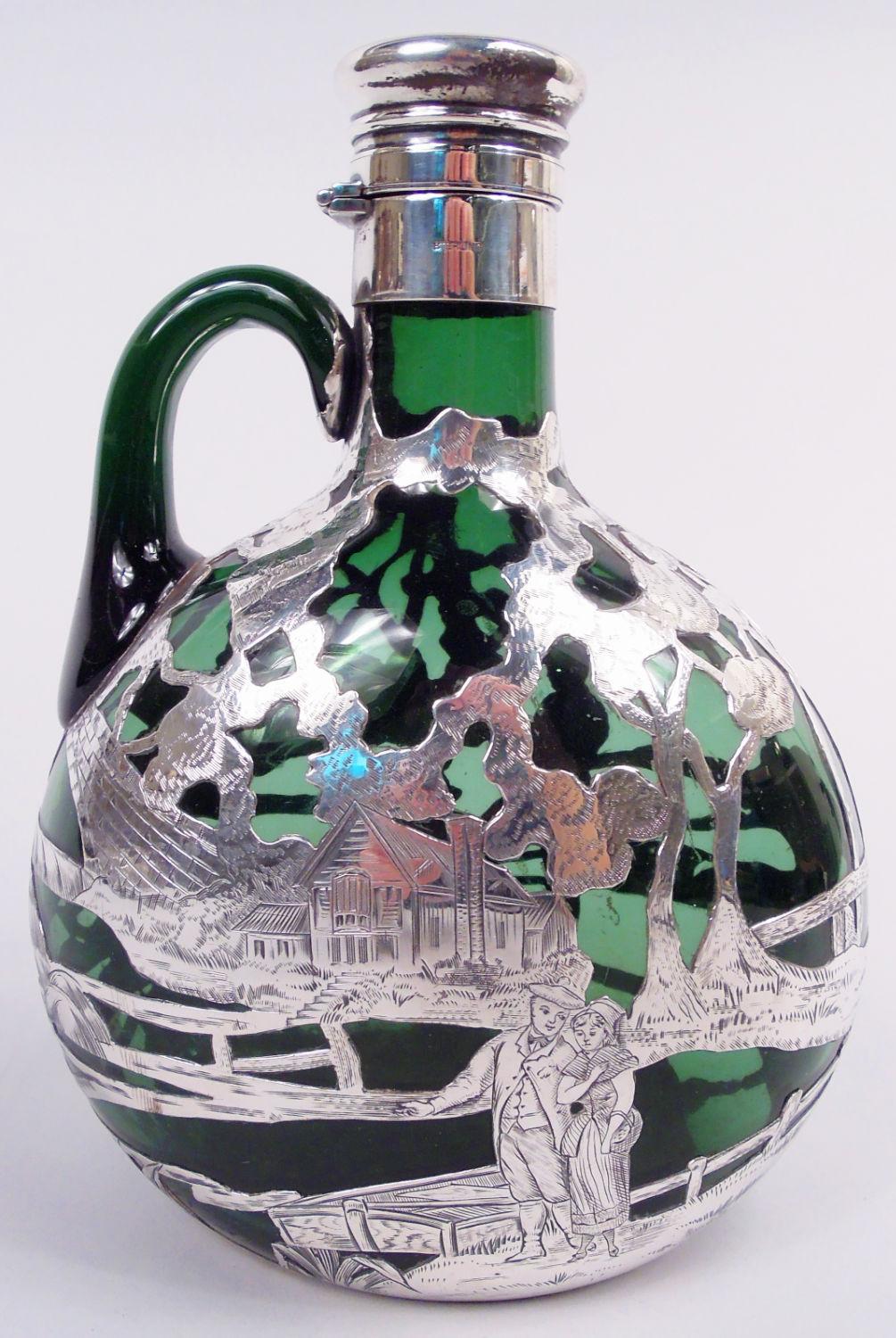Vittoriano Decanter Greene & Greene con sovraccoperta d'argento con immagini di Ye Olden Days in vendita