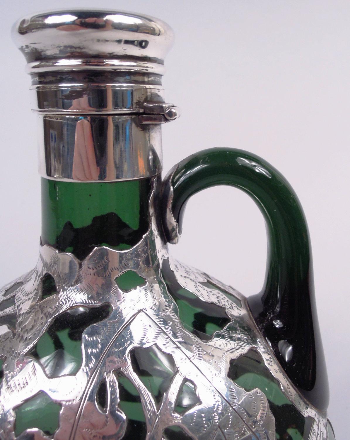 Decanter Greene & Greene con sovraccoperta d'argento con immagini di Ye Olden Days In condizioni buone in vendita a New York, NY