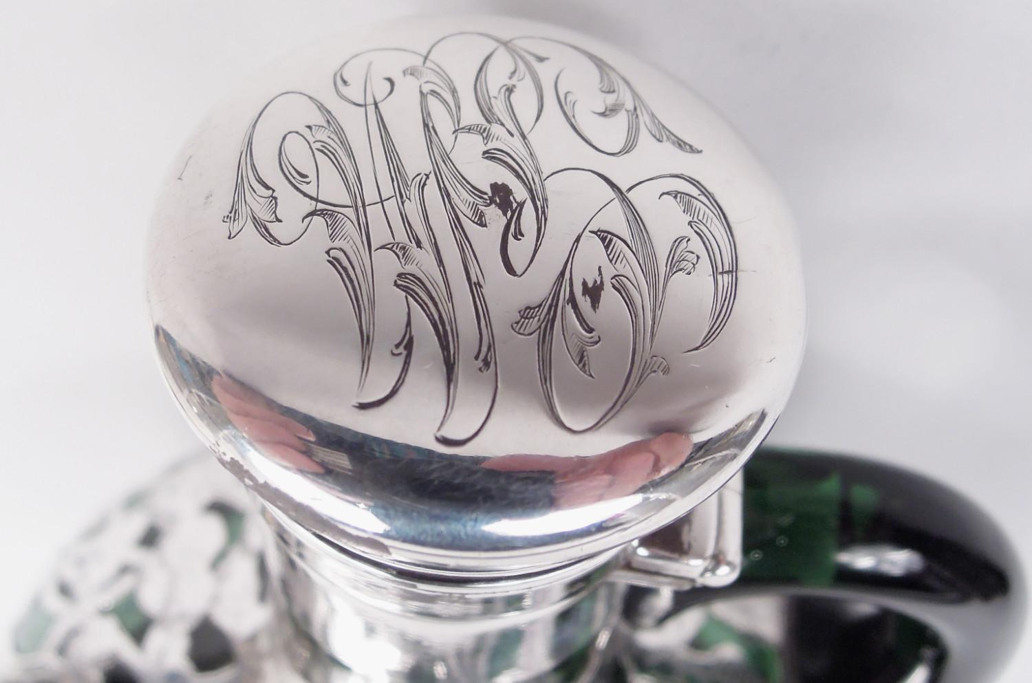 XIX secolo Decanter Greene & Greene con sovraccoperta d'argento con immagini di Ye Olden Days in vendita