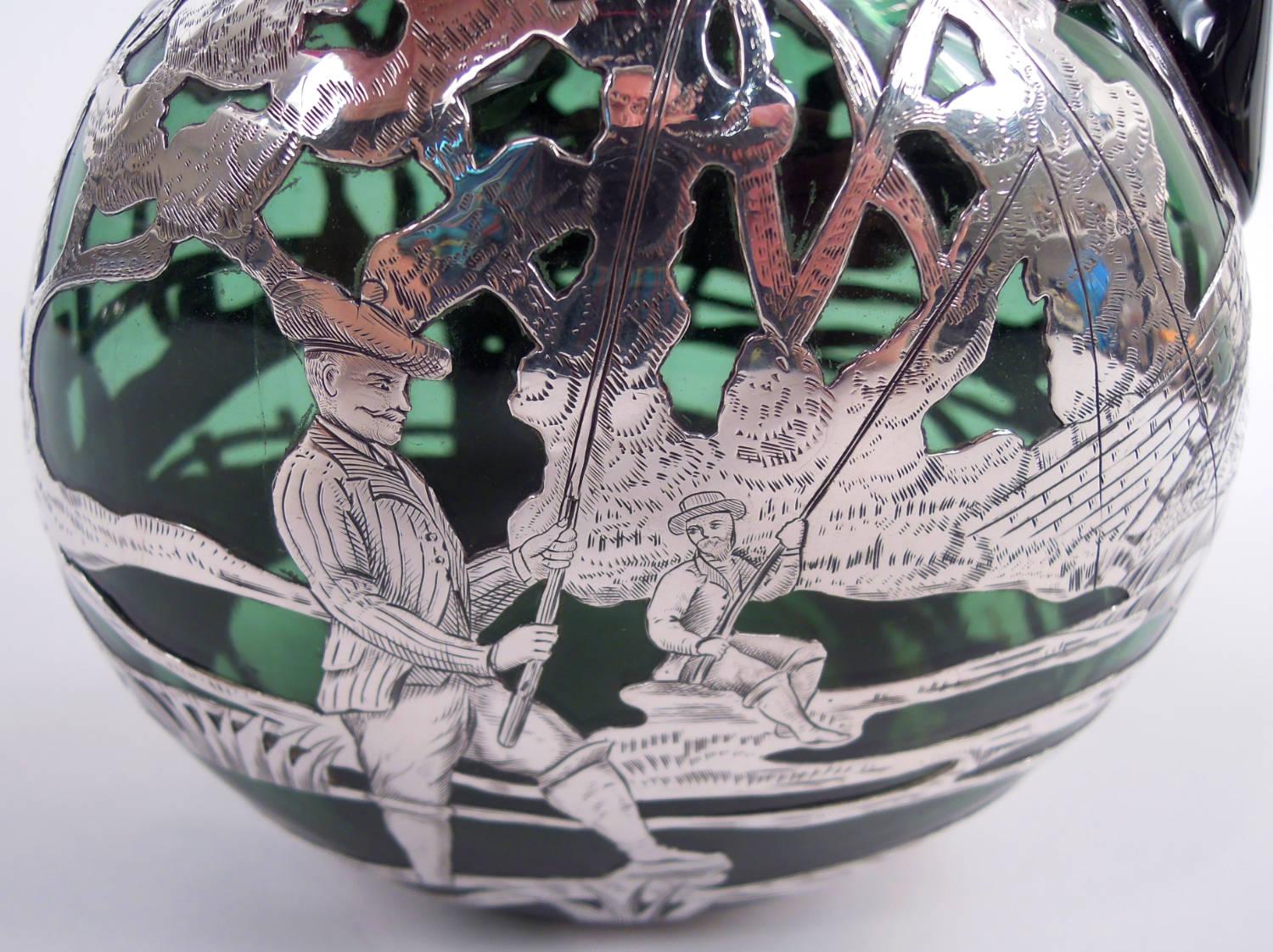 Decanter Greene & Greene con sovraccoperta d'argento con immagini di Ye Olden Days in vendita 1
