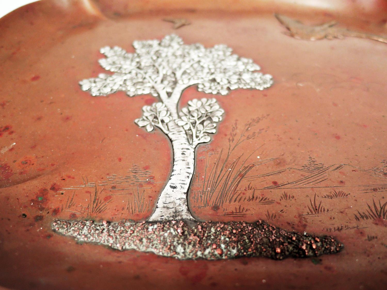 Bandeja de cobre Gorham de metal mixto pájaro y mariposa, 1882 Estadounidense en venta