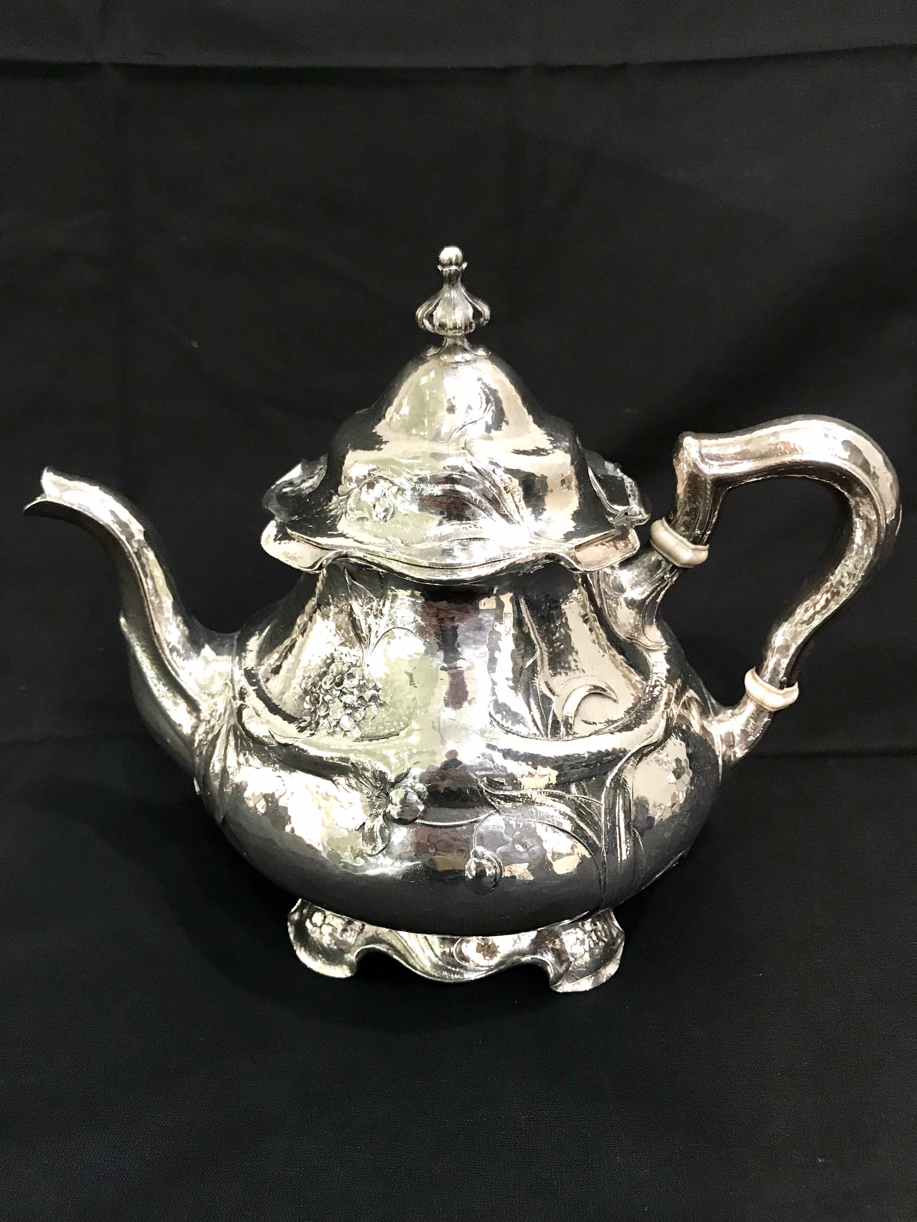 Martele by Gorham Silver Six Piece Coffee and Tea Service with Tray 1905-1907 In Excellent Condition For Sale In Chevy Chase, MD