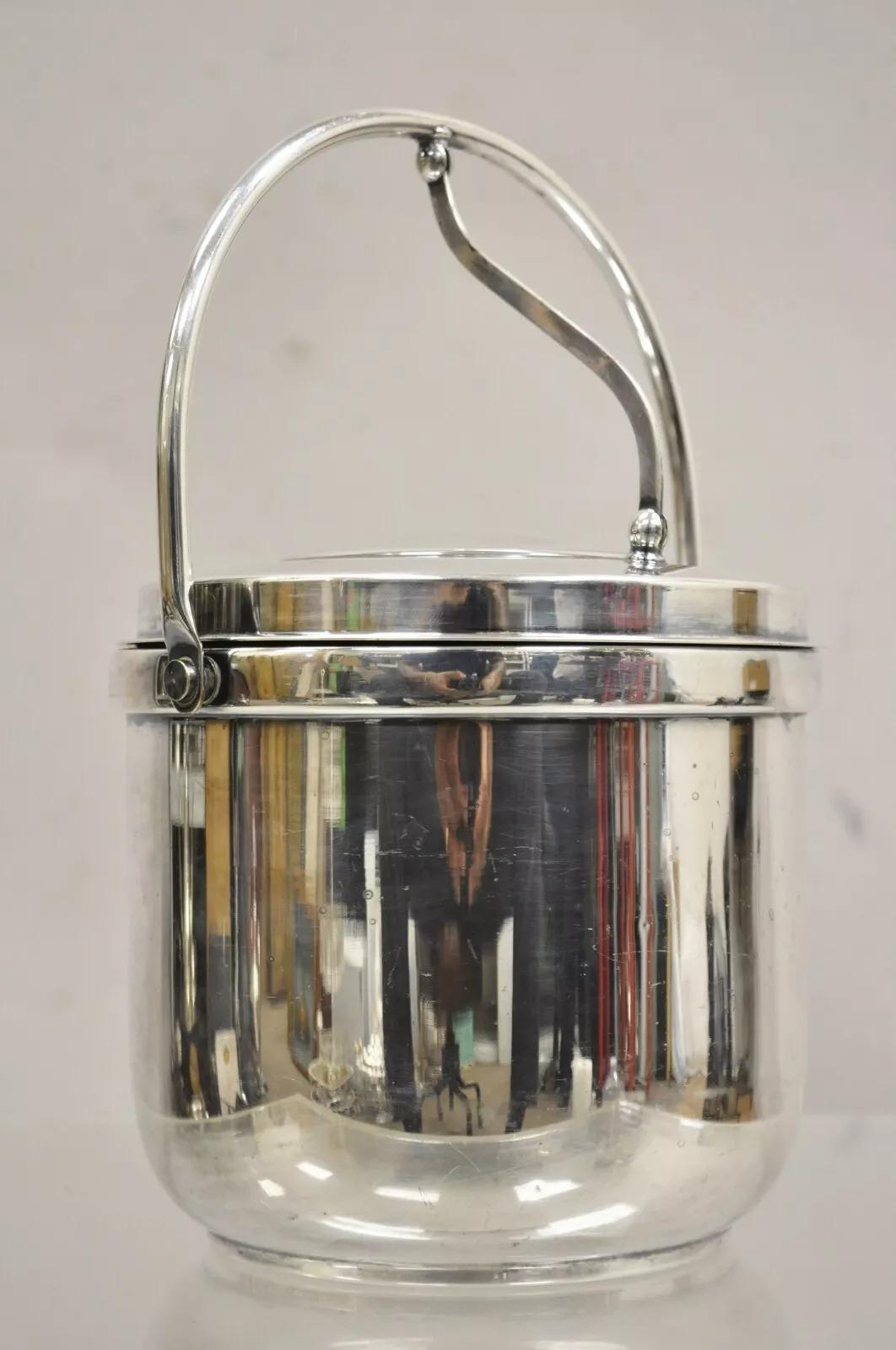 Mid-Century Modern Gorham Mid Century Modern Silver Plated Hinged Lid Ice Bucket w Glass Liner (seau à glace avec couvercle à charnière plaqué argent) en vente