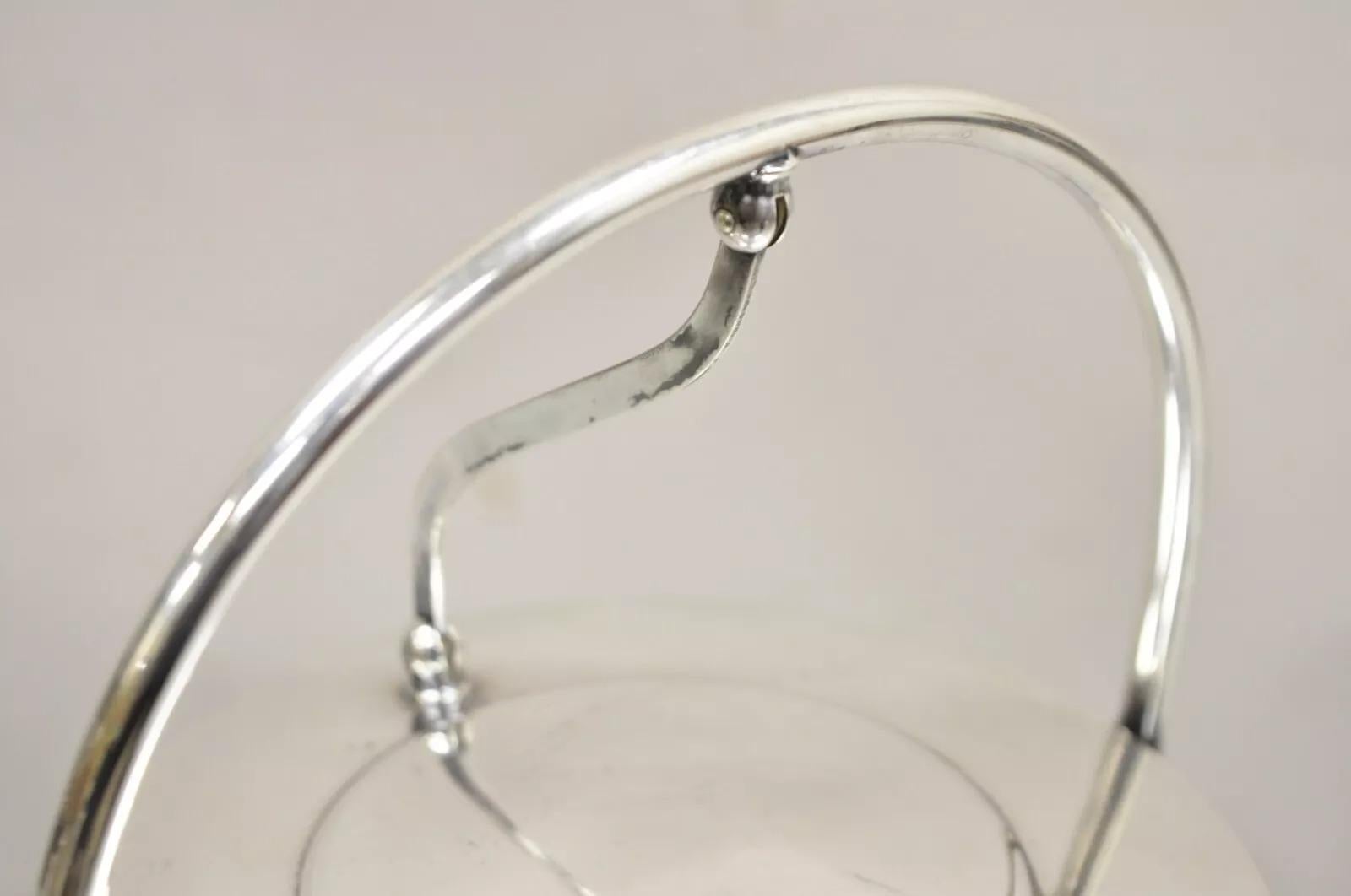 Inconnu Gorham Mid Century Modern Silver Plated Hinged Lid Ice Bucket w Glass Liner (seau à glace avec couvercle à charnière plaqué argent) en vente