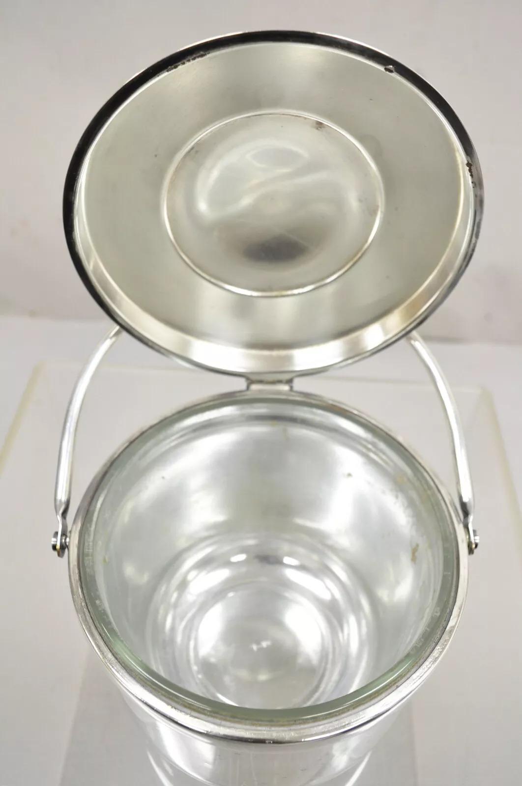 Gorham Mid Century Modern Silver Plated Hinged Lid Ice Bucket w Glass Liner (seau à glace avec couvercle à charnière plaqué argent) Bon état - En vente à Philadelphia, PA