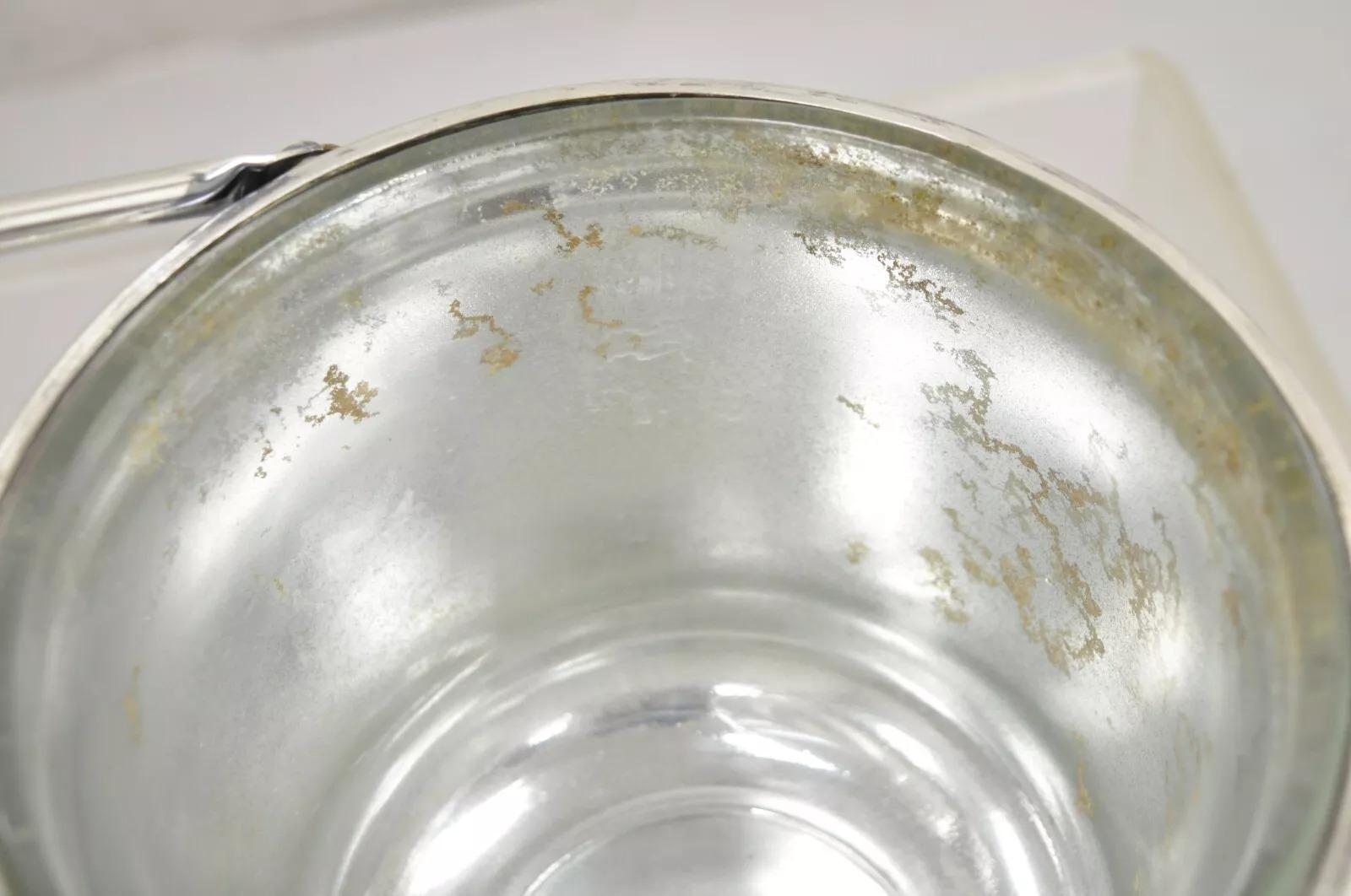 20ième siècle Gorham Mid Century Modern Silver Plated Hinged Lid Ice Bucket w Glass Liner (seau à glace avec couvercle à charnière plaqué argent) en vente