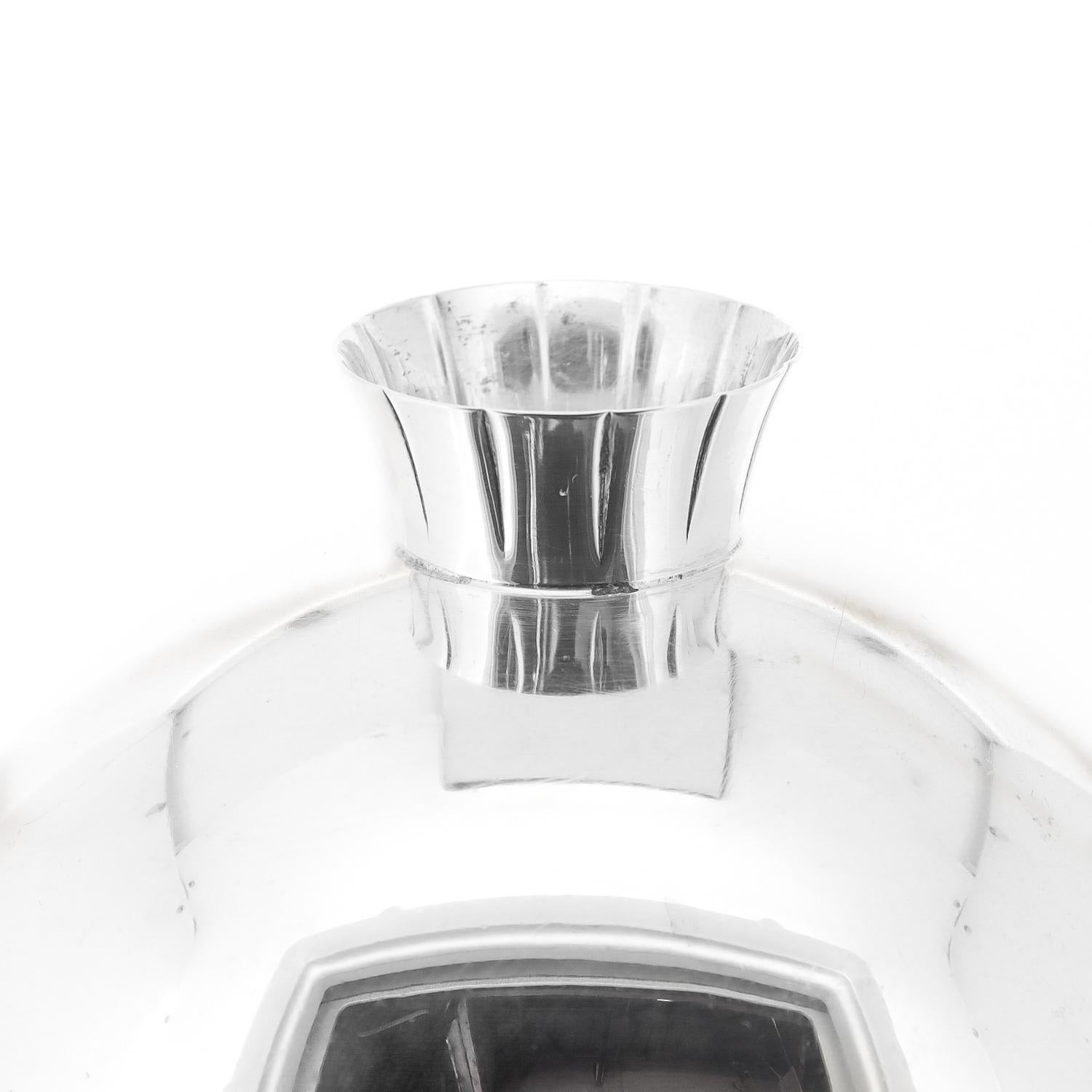 20ième siècle Vase moderniste de Gorham en forme de sphère en argent sterling East Wind en vente