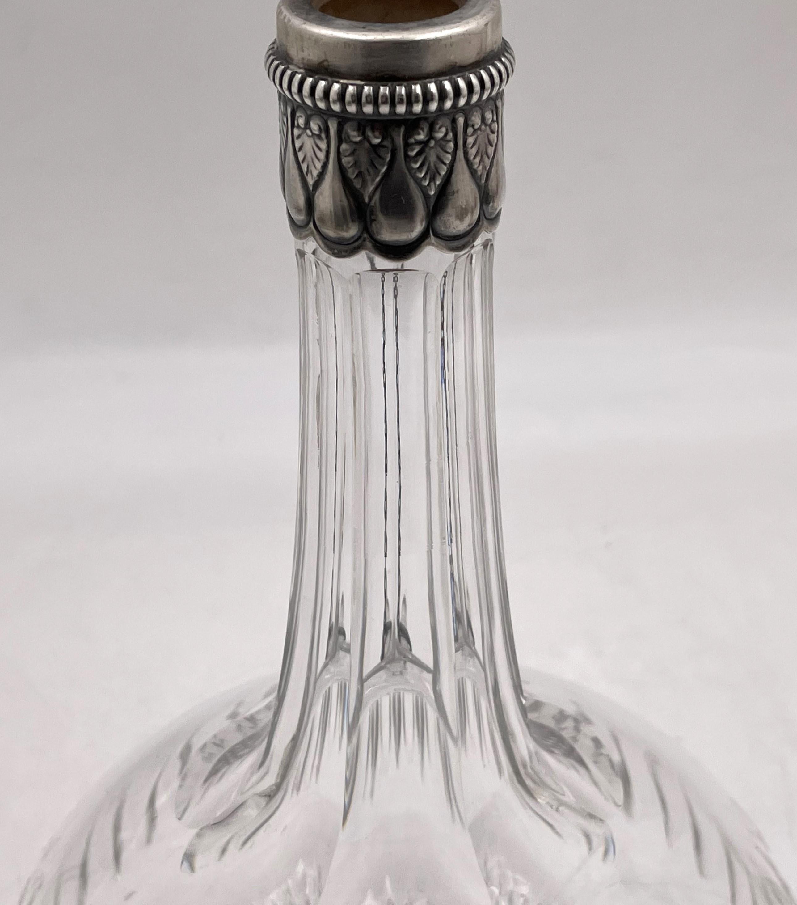 Fine XIX secolo Gorham Coppia di decanter in argento sterling del 1887 in un raro stile moresco/moresca in vendita