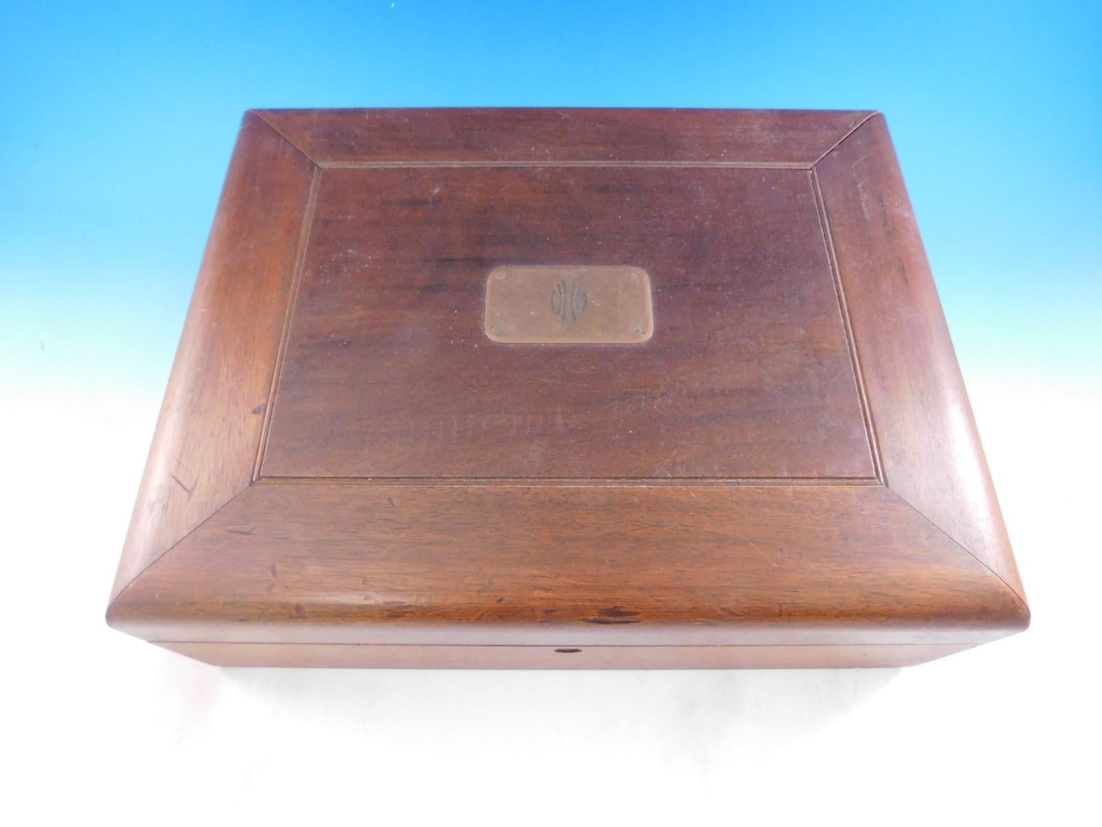 Monumental et rare service de couverts en argent sterling Gorham-Plain by Gorham pour le dîner et le déjeuner - 155 pièces. Cet ensemble comprend :

12 Couteaux de table avec lames en acier inoxydable, 9 3/4
