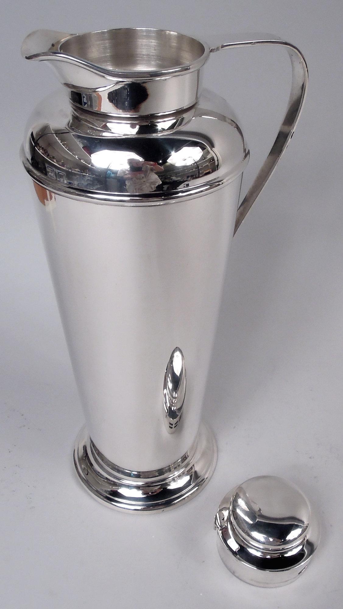 Gorham Prohibition-Era Sterling Silver Cocktail Shaker, 1930 In Good Condition For Sale In New York, NY